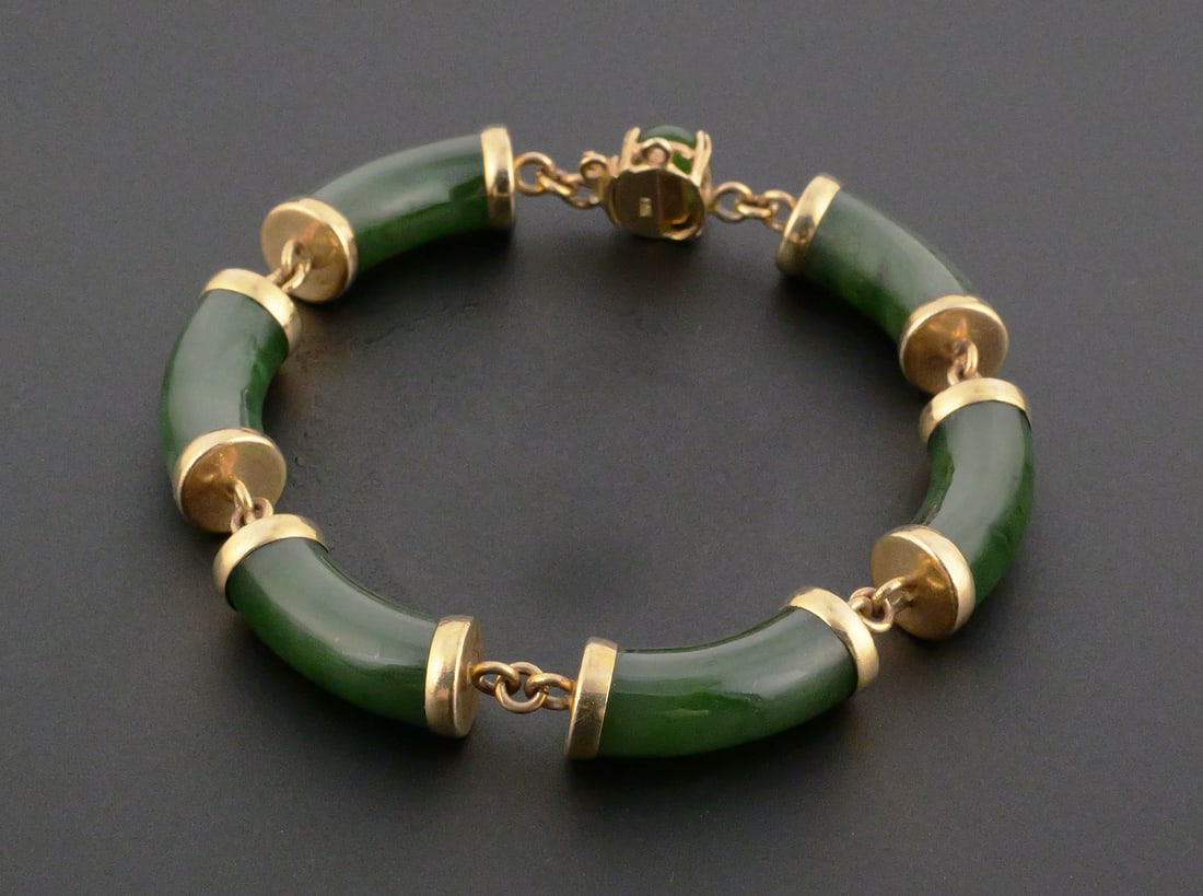 Vintage 14k Gold Green Jade Bracelet: 7-1/2" heavy 14k yellow gold and jade bracelet. Weighs 32.2 grams. This item can be shipped in-house. Multiple lot combined shipping may require 3rd Party shipping.