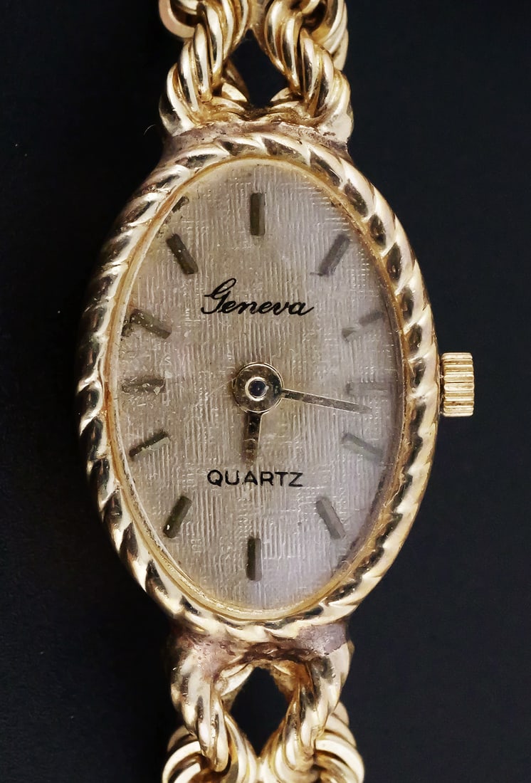 14k Gold Geneve Ladies Wristwatch: Vintage ladies 14k gold bracelet with quartz Geneve movement in 14k gold case. Measures 7-1/4" long. Total weight 16.9 grams. This item can be shipped in-house. Multiple lot combined shipping may