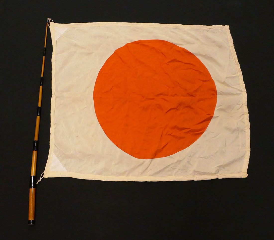 WWII Japanese Flag w Telescoping Bamboo Pole (1 of 3)