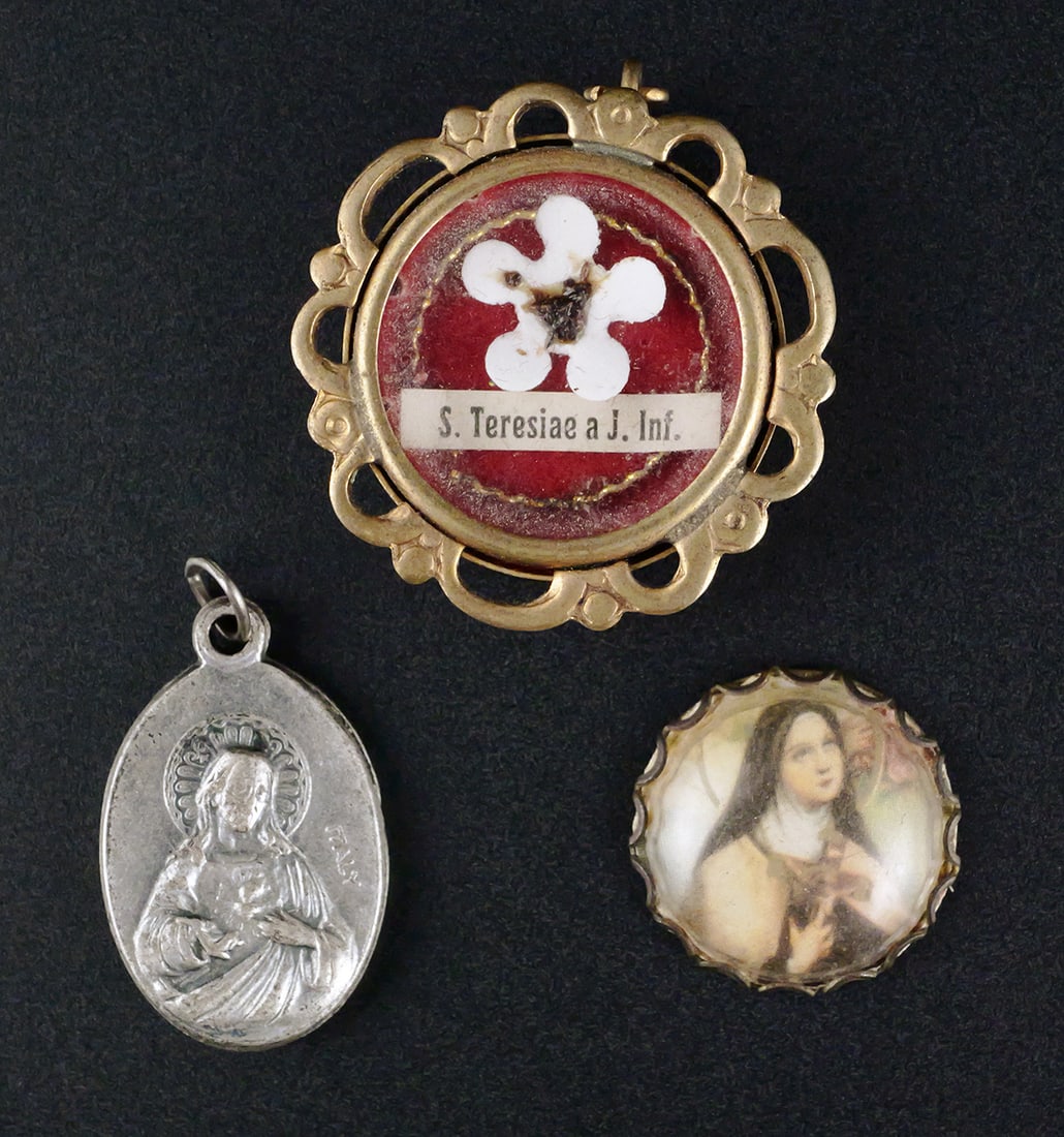 St. Therese of Lisieux Relic w/ 1983 Authentica (1 of 3)