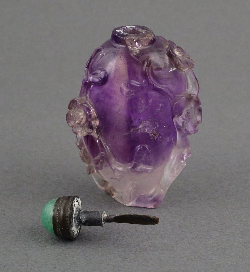 Carved Amethyst Snuff Bottle - 3