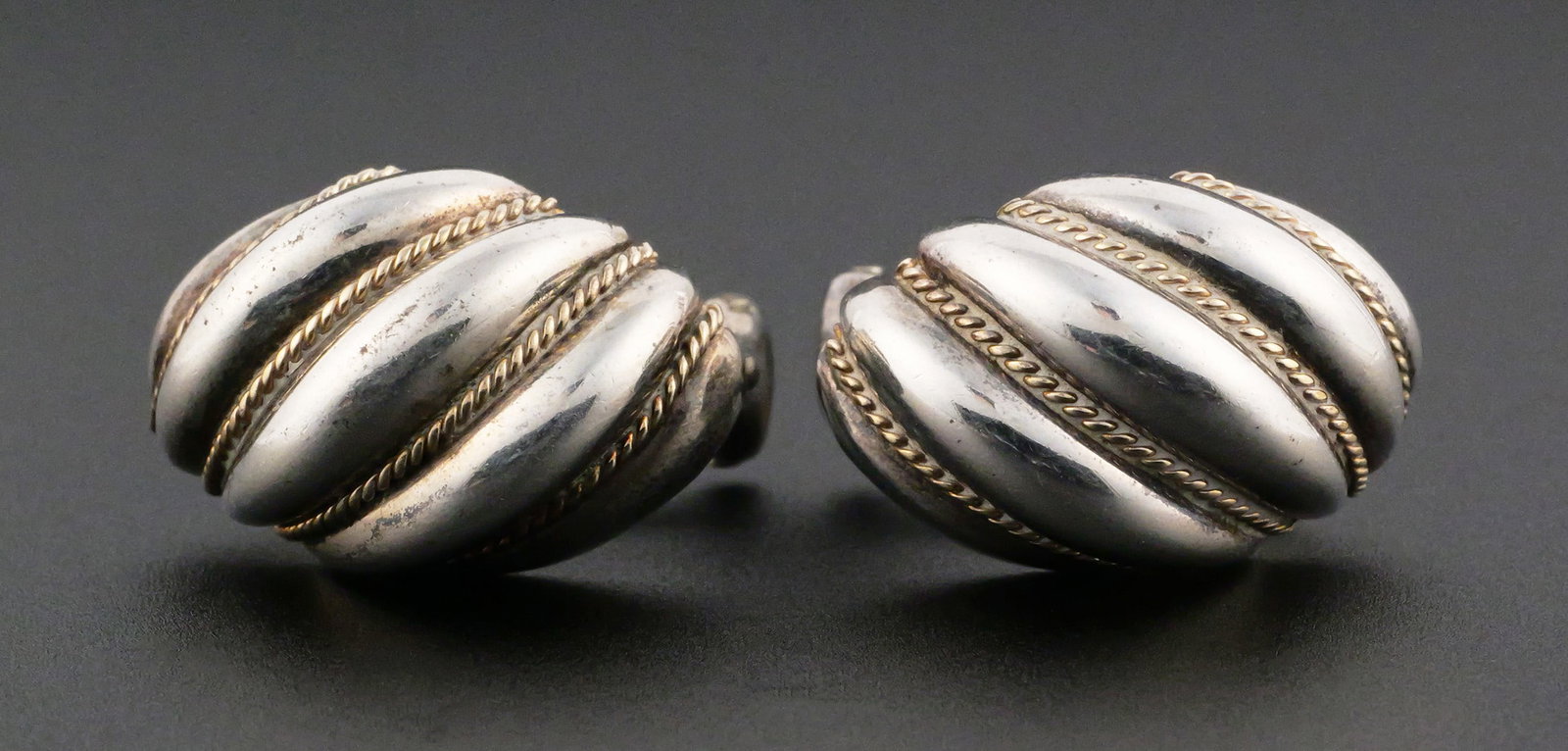Sterling Silver Tiffany & Co Earrings: Sterling Silver Tiffany & Co Earrings. Weight approx 10 grams. This item can be shipped in-house. Multiple lot combined shipping may require 3rd Party shipping.