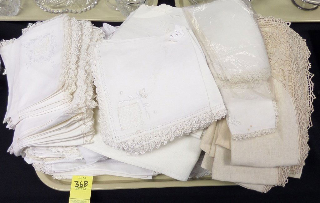 Tray lot of linens: Tray lot of linens