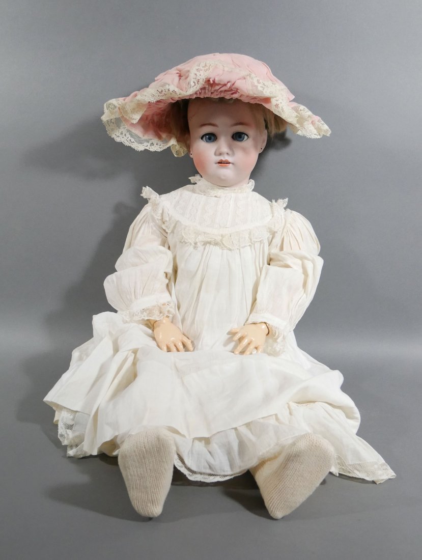 Simon Halbig JUTTA 1348 German Doll 28" High: Antique signed Simon & Halbig Jutta doll in good condition. Compo body, sleep eyes. Stringing is a little loose.