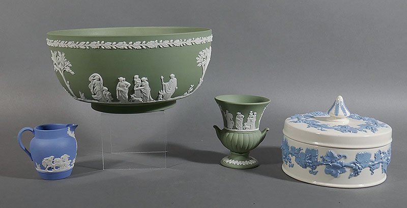 4 pcs Wedgwood Jasperware China: Excellent condition. Bowl is 8" diameter.