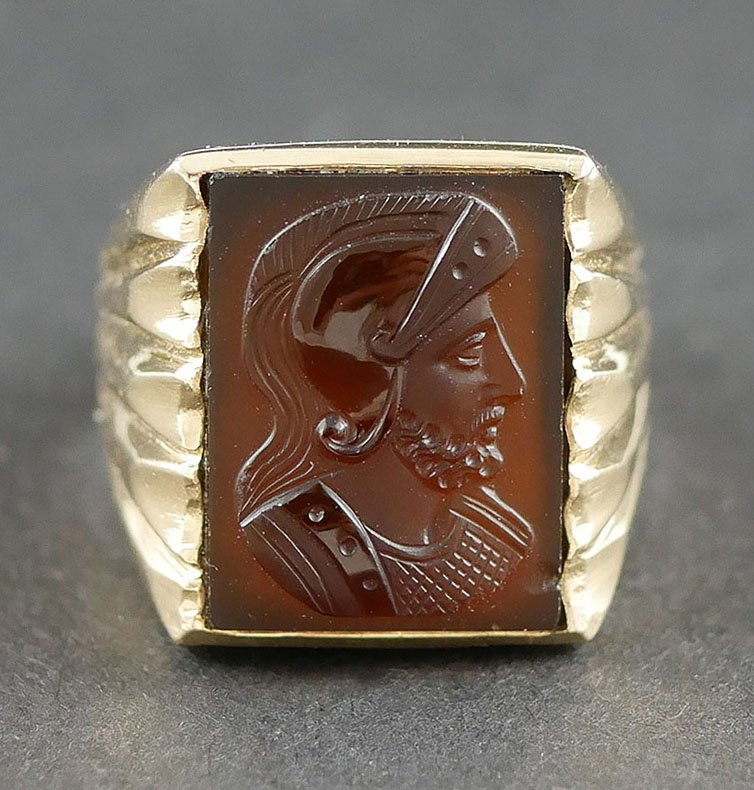 Mens 14k Gold Carnelian Cameo Ring: Trojan soldier depicted. Ribbed edges. Size 8-1/2. 12.1 grams.