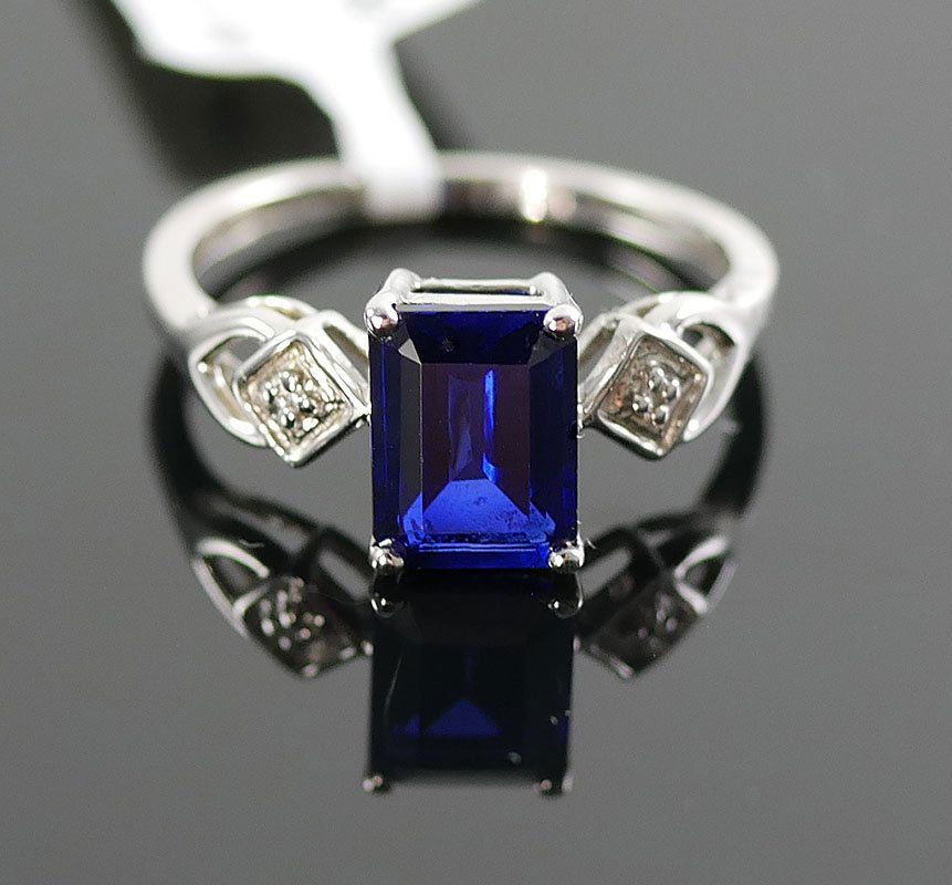 10K WG DIAMOND AND SAPPHIRE RING (1 of 3)