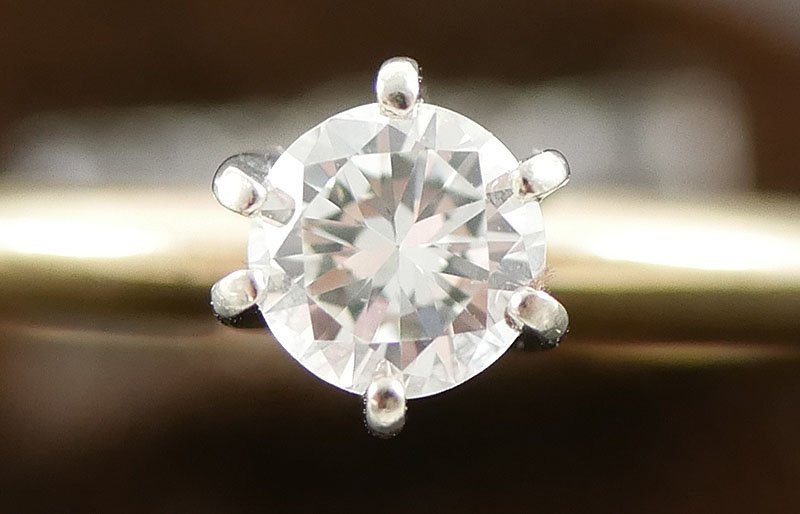 DIAMOND SOLITAIRE .40 carat 14k Yellow Gold: Diamond is .40 carat, VS-2, H-I color. Size 6-1/4. Weighs 1.8 grams.