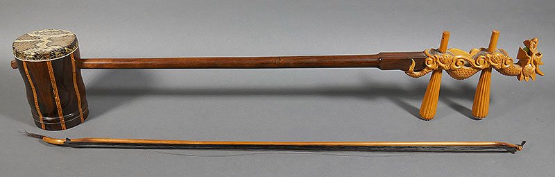 Fine Chinese ERHU Spike Fiddle Musical Instrument: Very nice Erhu, an iconic Chinese instrument -- sort of a two-stringed violin. Openwork resonator, python skin head and ornately carved dragon headstock. Measures about 31" long. Unstringed.