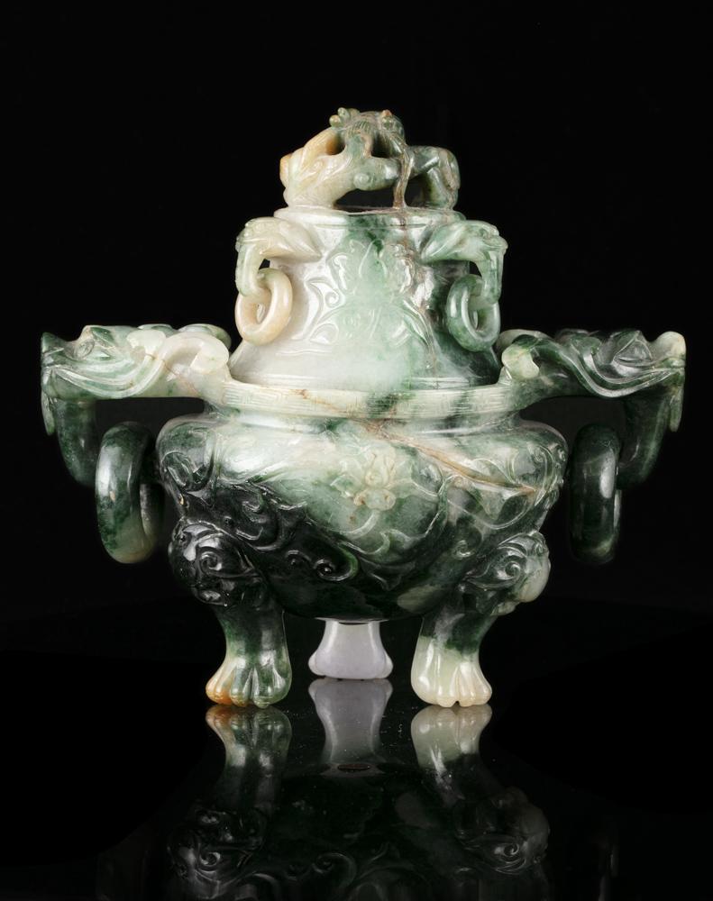 A LARGE APPLE GREEN JADEITE JADE LIDDED INCENSE BURNER (1 of 16)