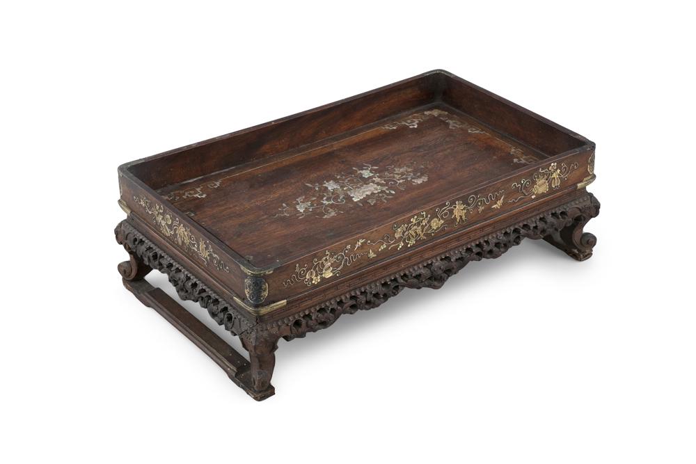 *A MOTHER OF PEARL INLAID WOODEN MANDARIN TRAY Vietnam,: *A MOTHER OF PEARL INLAID WOODEN MANDARIN TRAY Vietnam, Tonkin, Nam Dinh, Nguyen Dynasty, Circa 1900 With refined inlays and carved flying bats on the apron. H: 9,5cm high - L: 31,5 cm - W: 19 cm ** P