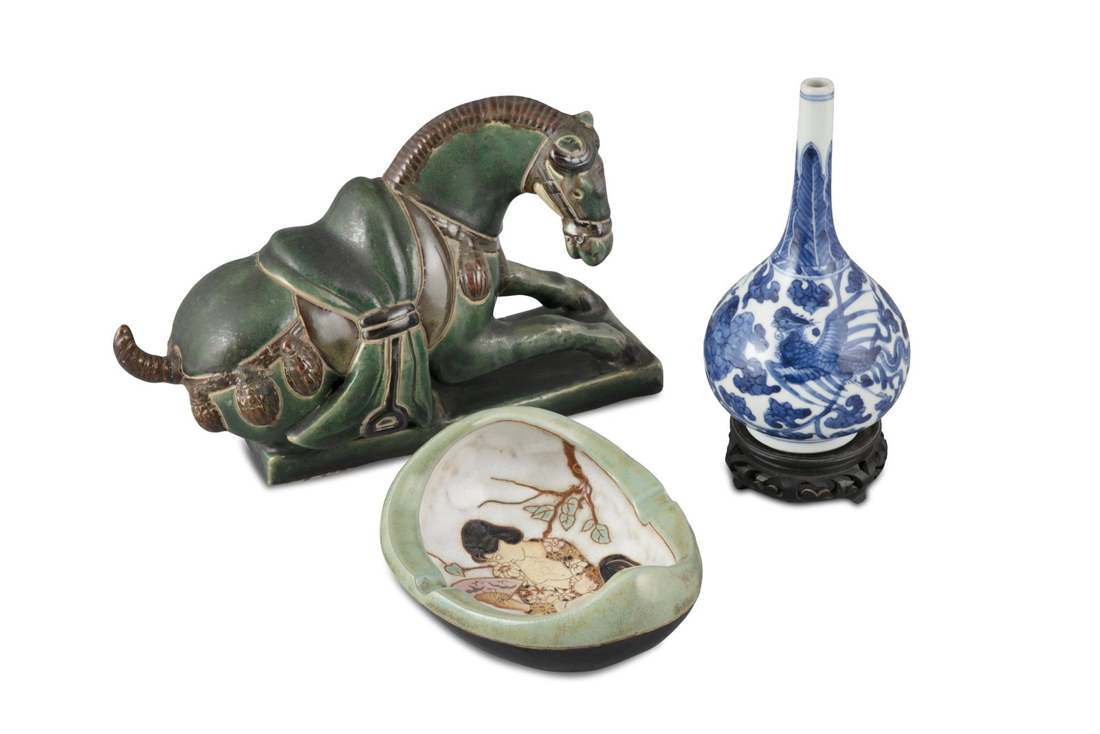 A GROUP OF THREE (3) VIETNAMESE PIECES Vietnam, 19th: A GROUP OF THREE (3) VIETNAMESE PIECES Vietnam, 19th and 20th century It is comprised of: - a Bien Hoa stoneware model of a recumbent horse; - a bleu de hué / blue and white porcelain ‘phoe