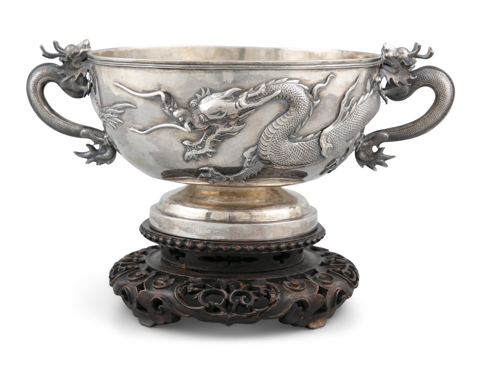 PROPERTIES FROM A NOTED COLLECTOR OF CHINESE EXPORT SILVER *A LARGE CHINESE EXPORT SILVER ‘: PROPERTIES FROM A NOTED COLLECTOR OF CHINESE EXPORT SILVER *A LARGE CHINESE EXPORT SILVER ‘DRAGON’ TWO-HANDLED COMMEMORATIVE CUP OR TROPHY BY CHEONG SHING CHINA, SHANGHAI OR CANTON / GUANG