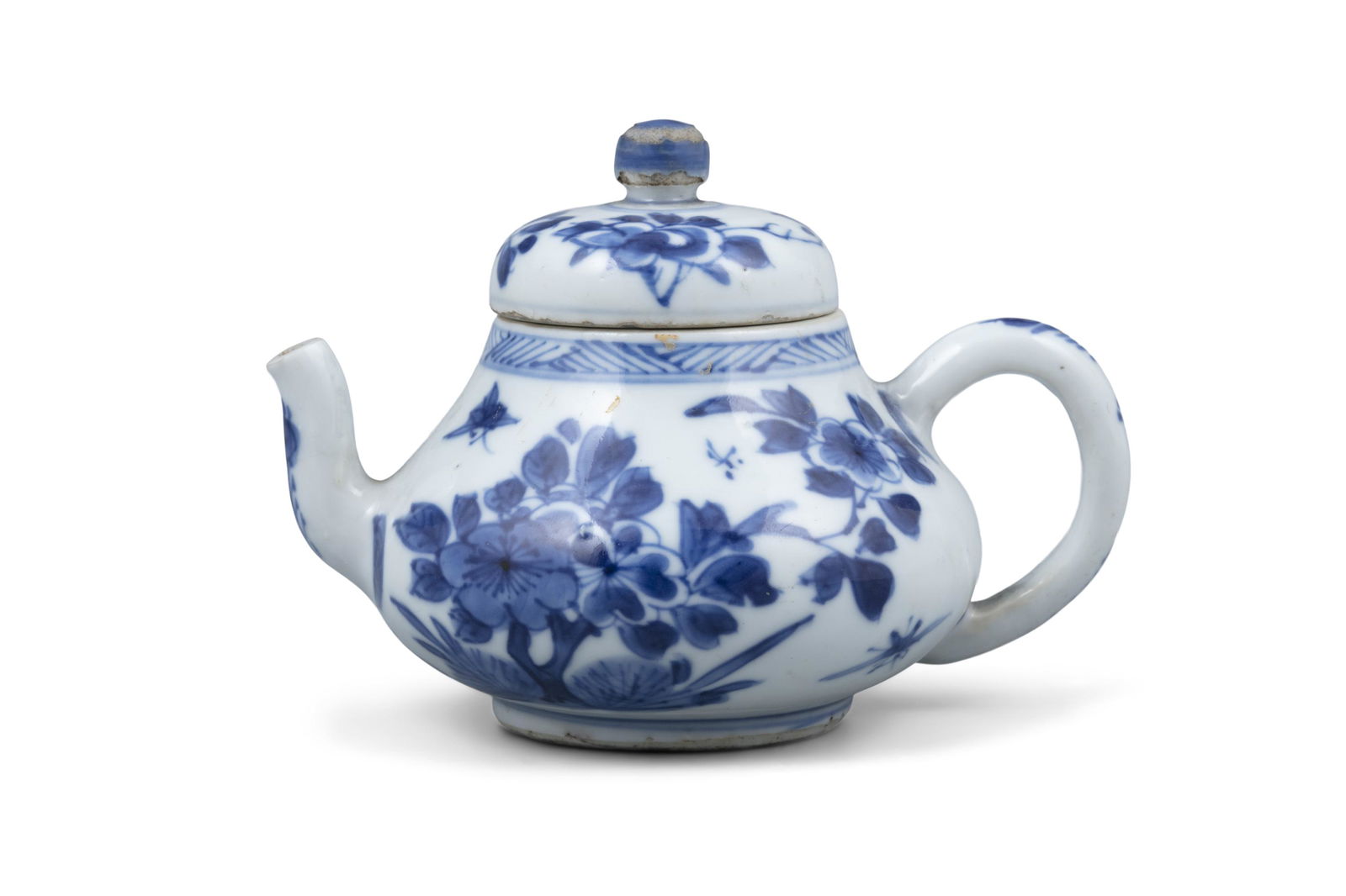 A BLUE AND WHITE CHINESE EXPORT PORCELAIN ‘FLOWER’ TEAPOT AND COVER CHINA, QING DYNASTY, (1 of 3)