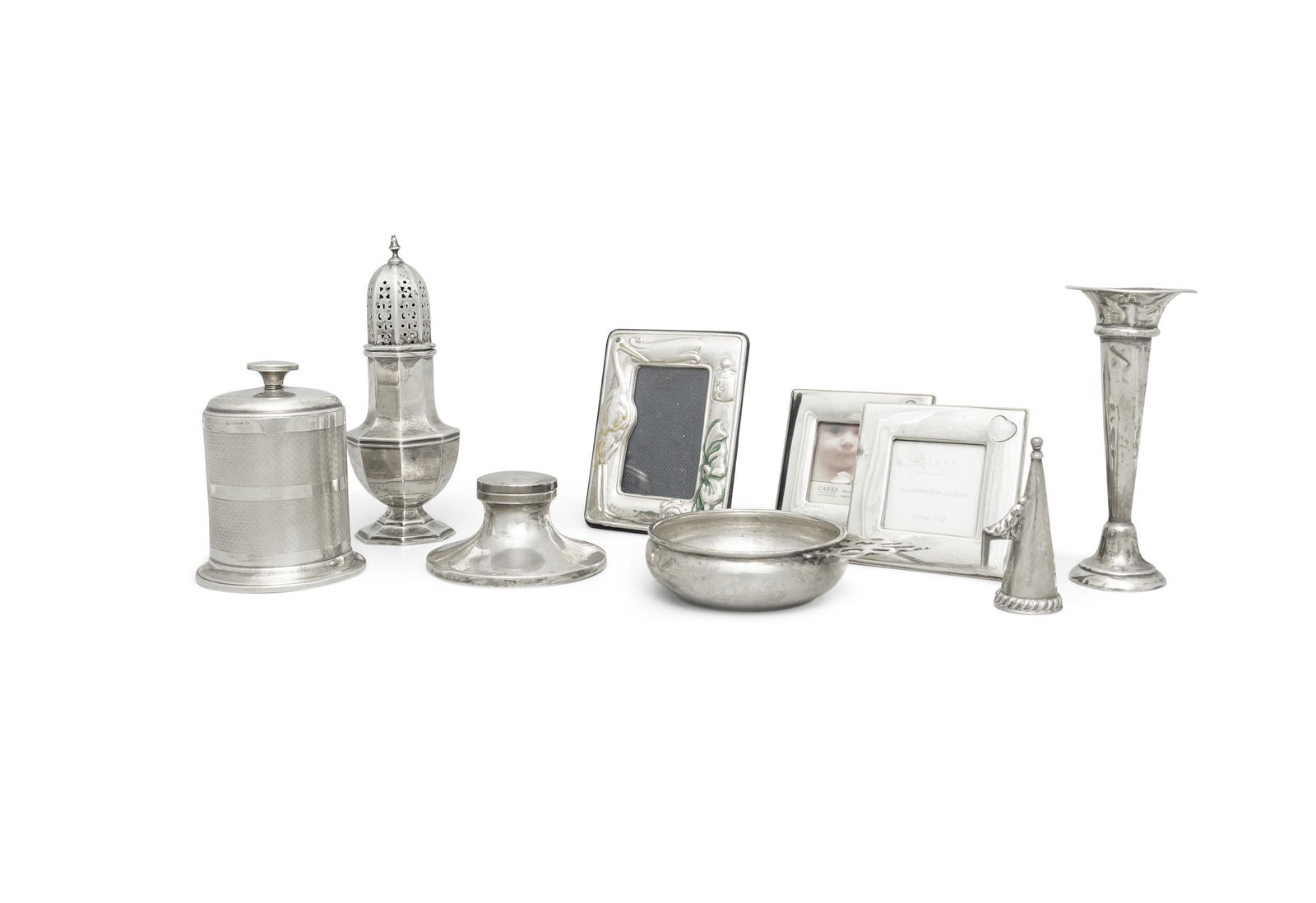 A MISCELLANEOUS COLLECTION OF SILVER ITEMS, comprising a large silver sugar castor, Sheffield: A MISCELLANEOUS COLLECTION OF SILVER ITEMS, comprising a large silver sugar castor, Sheffield c.1932, mark of Viner's Ltd, 19cm high; an inkwell, Chester c.1932; a silver cigarette holder, Birmingham,