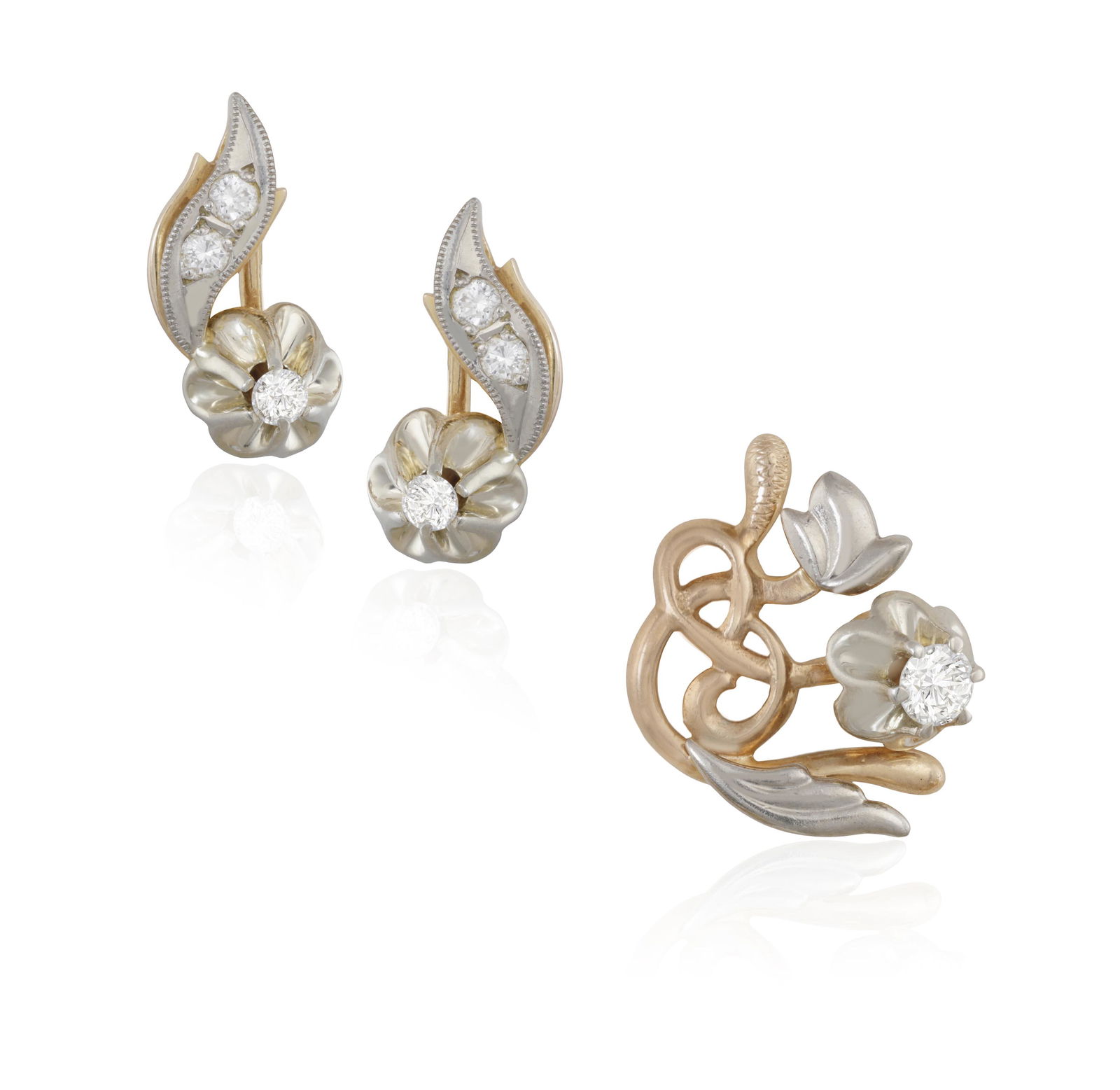 A PAIR OF EARRINGS AND PENDANT, EN SUITE, each of bi-coloured scrolling floral-motif design, set (1 of 3)