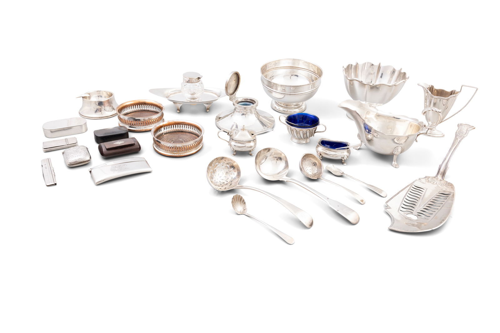 A MISCELLEANEOUS COLLECTION OF SILVER AND SILVER PLATE, COMPRISING;  - 2 silver bowls - 2 inkwells (1 of 2)