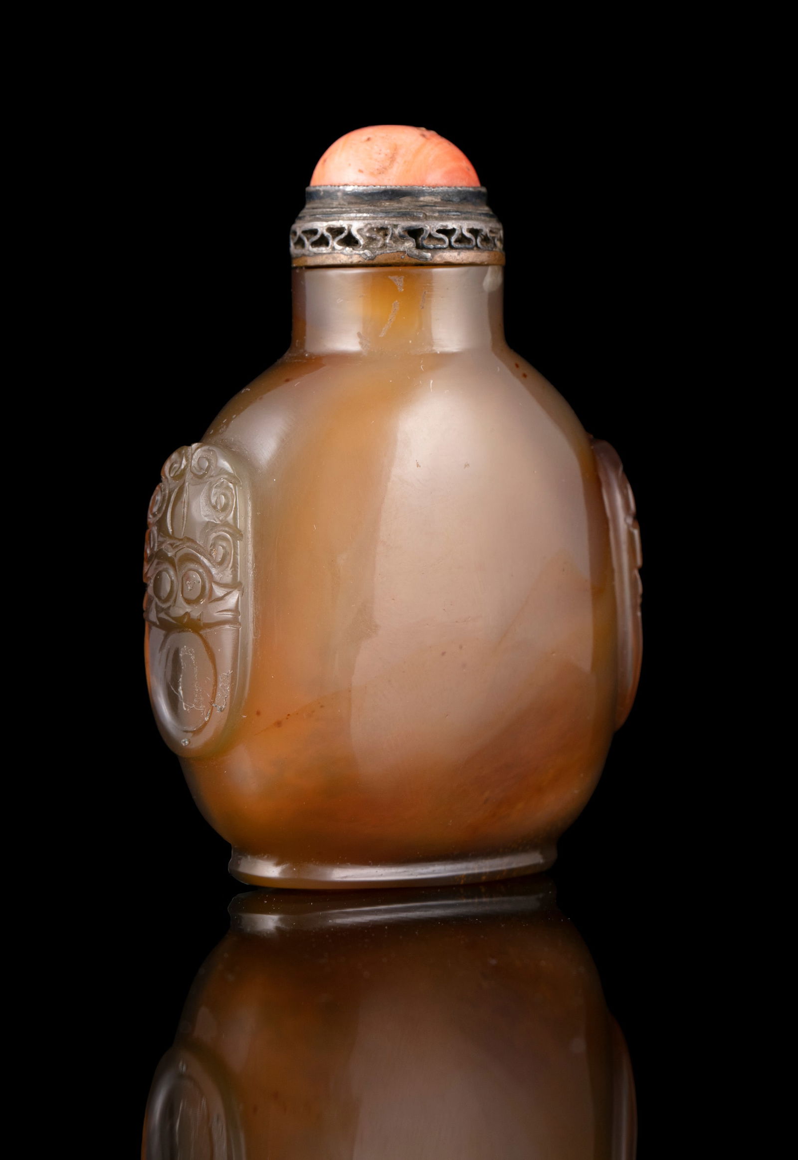PROPERTIES FROM A NOTED COLLECTION OF JADES AND SNUFFBOTTLES  *AN AGATE SNUFF BOTTLE CHINA, LATE (1 of 1)