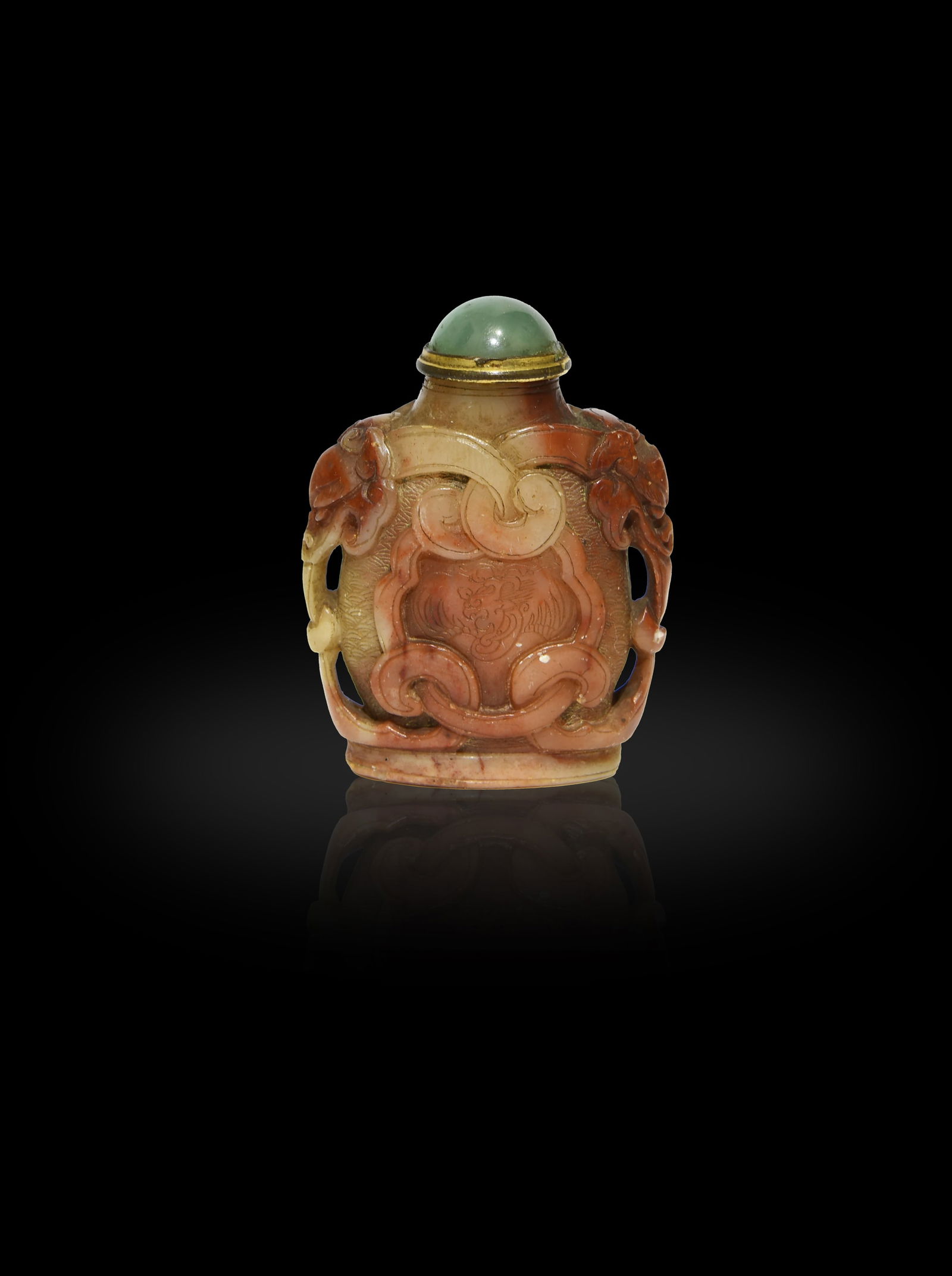 A RETICULATED SOAPSTONE SNUFF BOTTLE  清代 十八/十九世 (1 of 1)