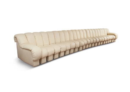 DE SEDE  DS-600 modular sofa designed by Eleanora Peduzzi-Riva, Ueli Berger, Klaus Vogt and Heinz: DE SEDE DS-600 modular sofa designed by Eleanora Peduzzi-Riva, Ueli Berger, Klaus Vogt and Heinz Ulrich and produced by De Sede, 22 sections in white leather. 500cm(w)