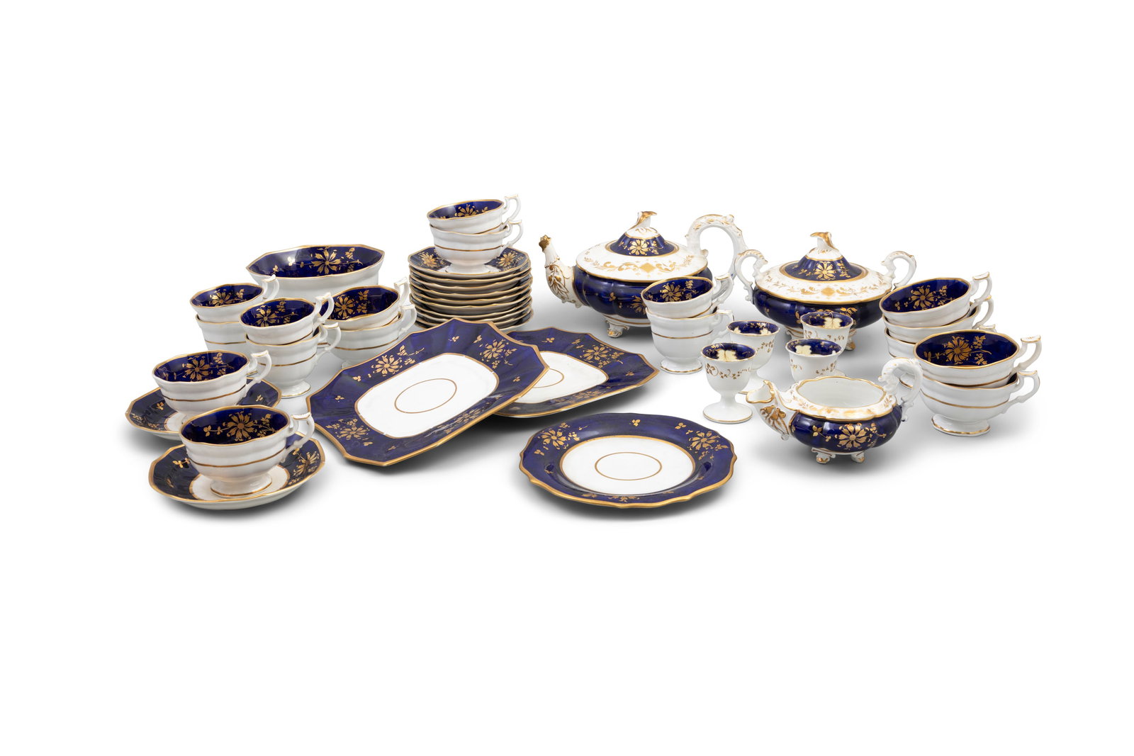 AN ENGLISH PORCELAIN BLUE AND GILT DECORATED TEA SERVICE, comprising: - a tea pot - a sugar bowl -: AN ENGLISH PORCELAIN BLUE AND GILT DECORATED TEA SERVICE, comprising: - a tea pot - a sugar bowl - creamer - bowl - 11 teacups and saucers - 6 coffee cups - 4 egg cups - 3 plates (28 pieces in total)
