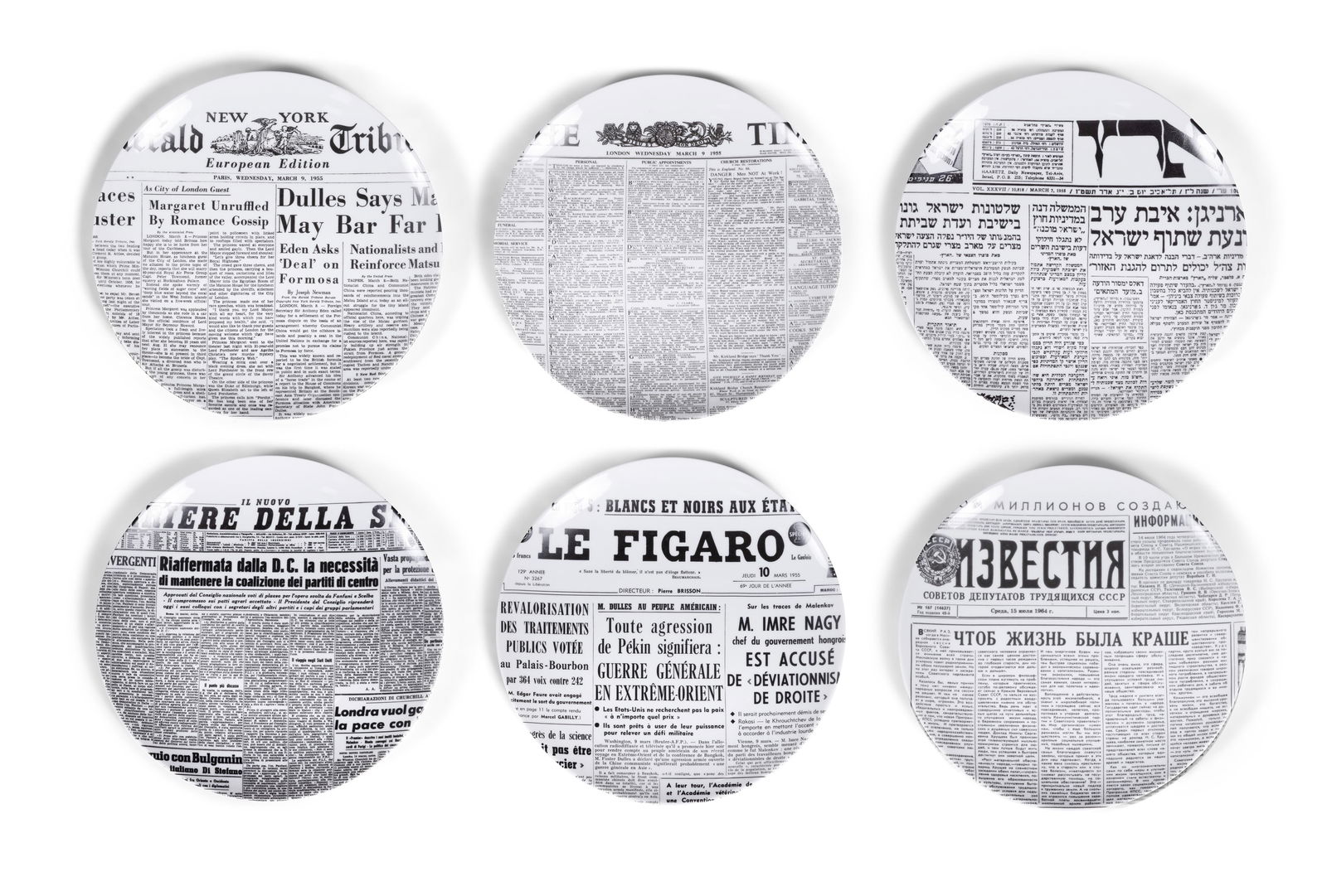 FORNASETTI A set of six 'Giornali' plates with makers stamps. 26cm (d): FORNASETTI A set of six 'Giornali' plates with makers stamps. 26cm (d)