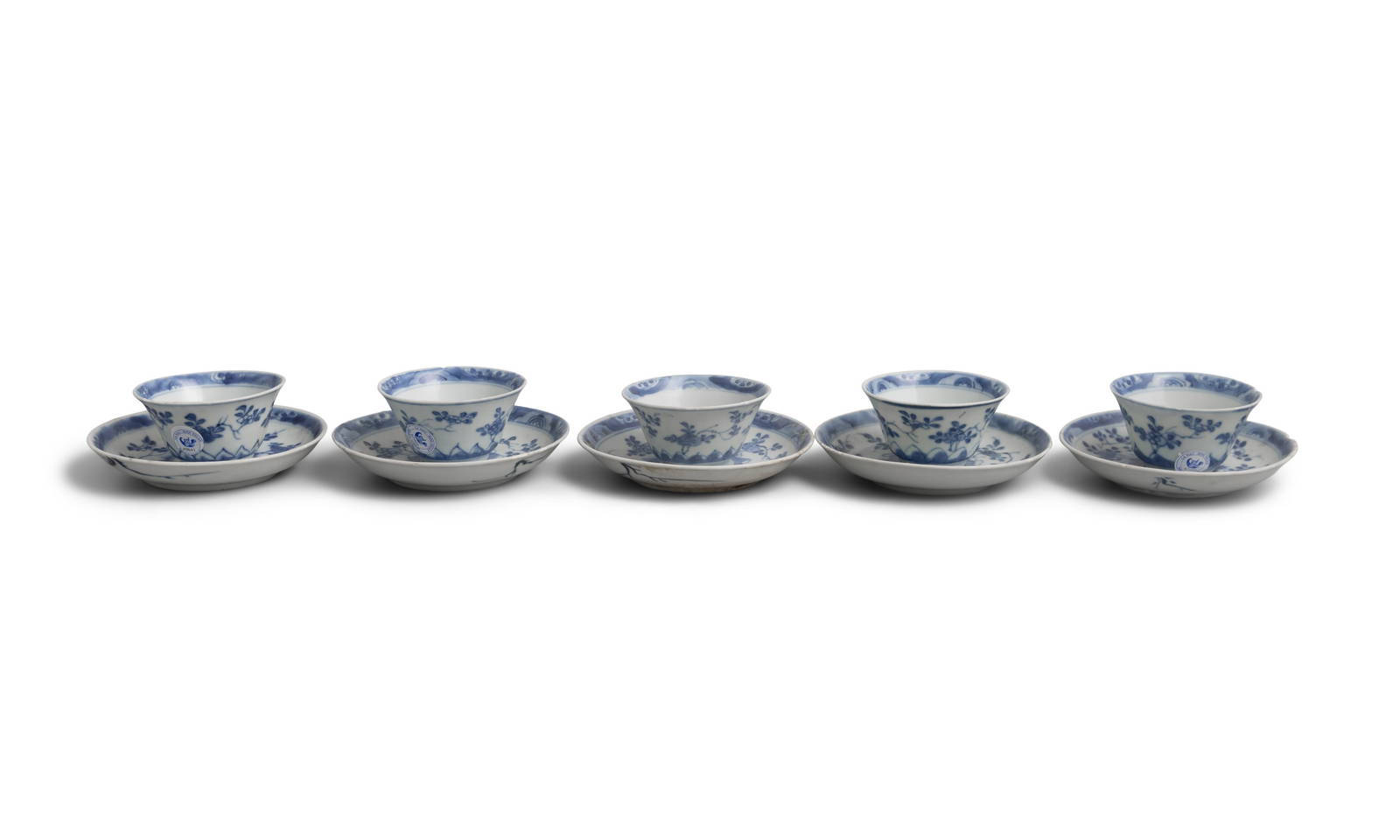 FIVE ‘RADIATING FLOWERS’ PATTERN BLUE AND WHITE TEABOWLS AND SAUCERS China, Yongzheng