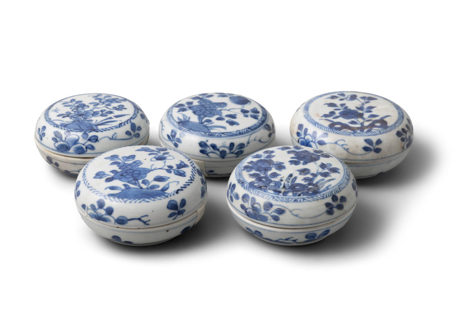 FIVE BLUE AND WHITE CIRCULAR BOXES AND COVERS China, Yongzheng period, circa 1725 Circular bowl