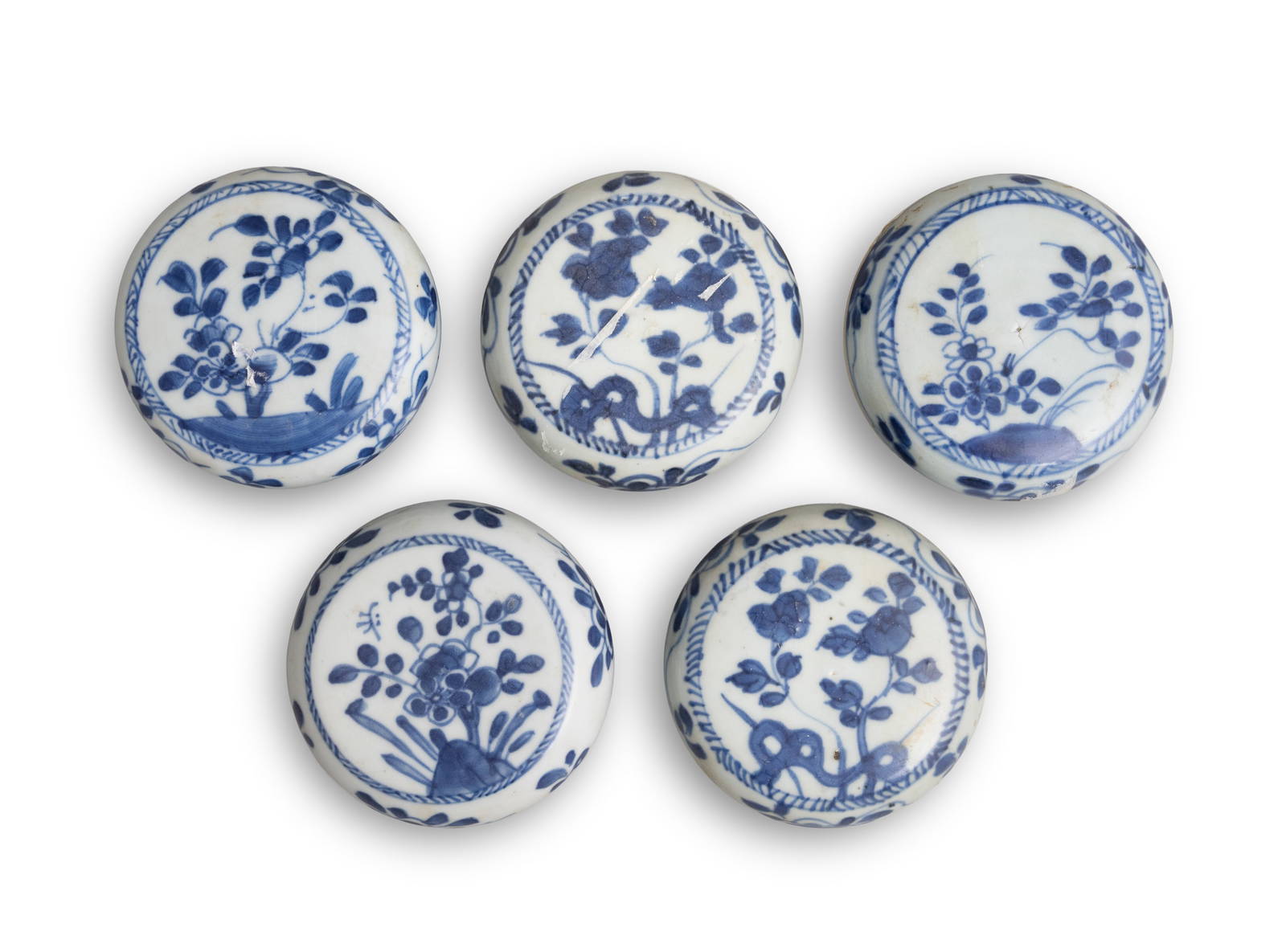 FIVE BLUE AND WHITE CIRCULAR BOXES AND COVERS China, Yongzheng period, circa 1725 Circular bowl
