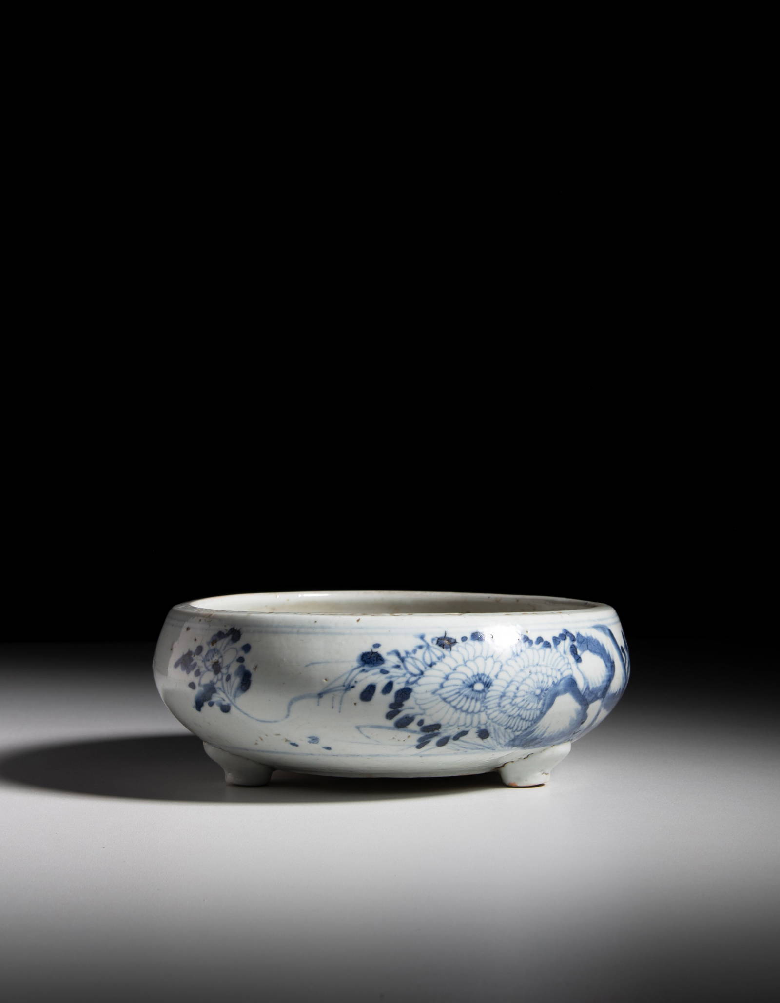A BLUE AND WHITE ‘CHRYSANTHEMUMS AND BIRDS’ TRIPOD CIRCULAR INCENSE BURNER Korea,