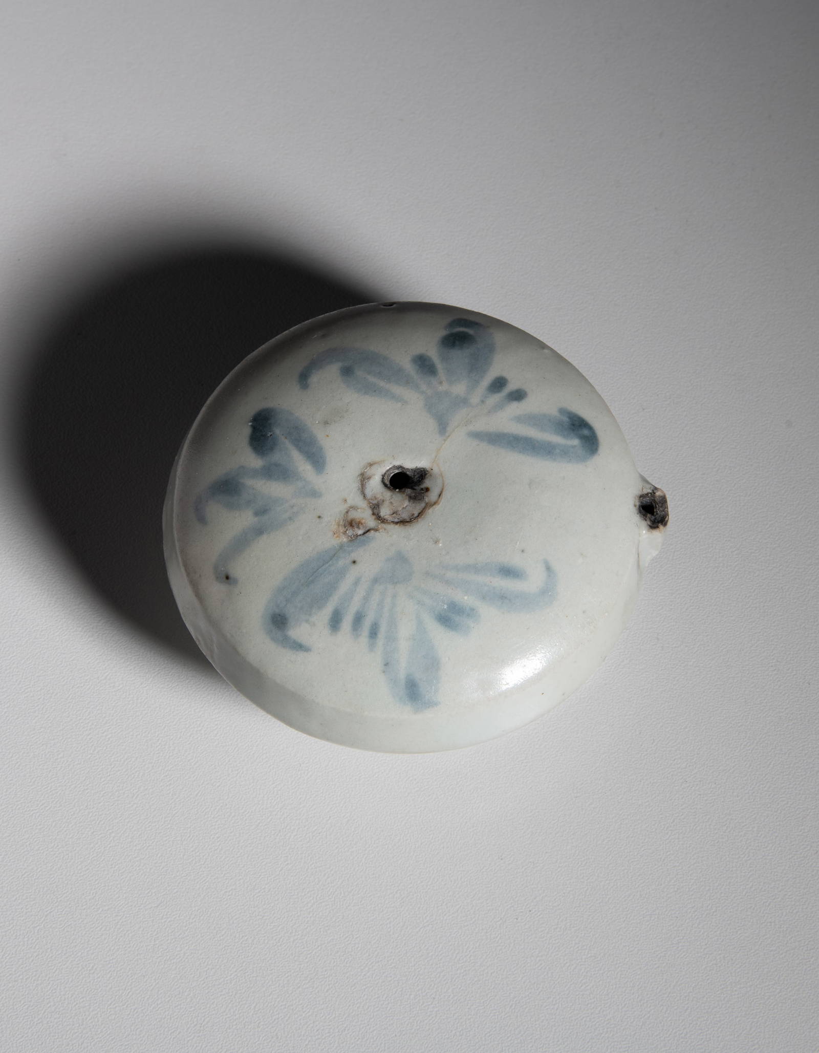 A BLUE AND WHITE 'FLOWER' WATER DROPPER Korea, Joseon dynasty D.9cm