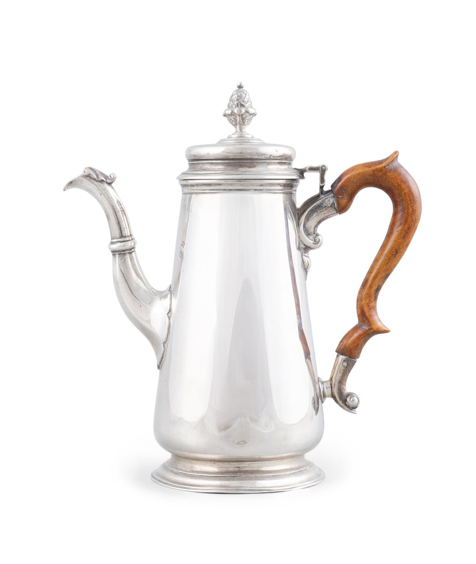 A SILVER COFFEE POT London c.1906, mark of James Parkes, the hinged lid with pineapple finial, (1 of 6)