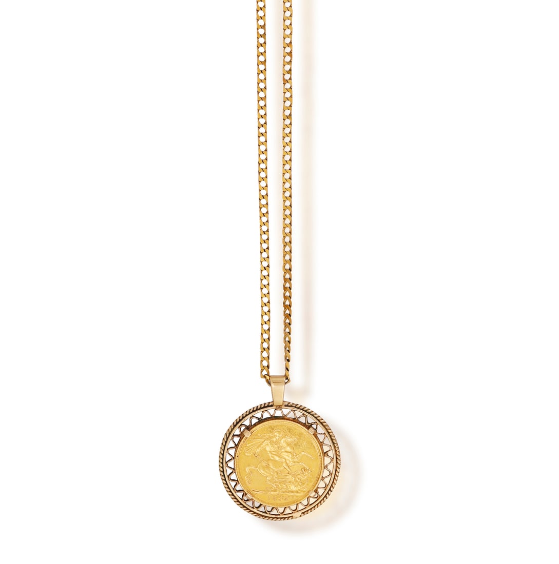 A COIN PENDANT ON CHAIN The circular-shaped pendant centring a half Sovereign coin of Queen Victori (1 of 2)