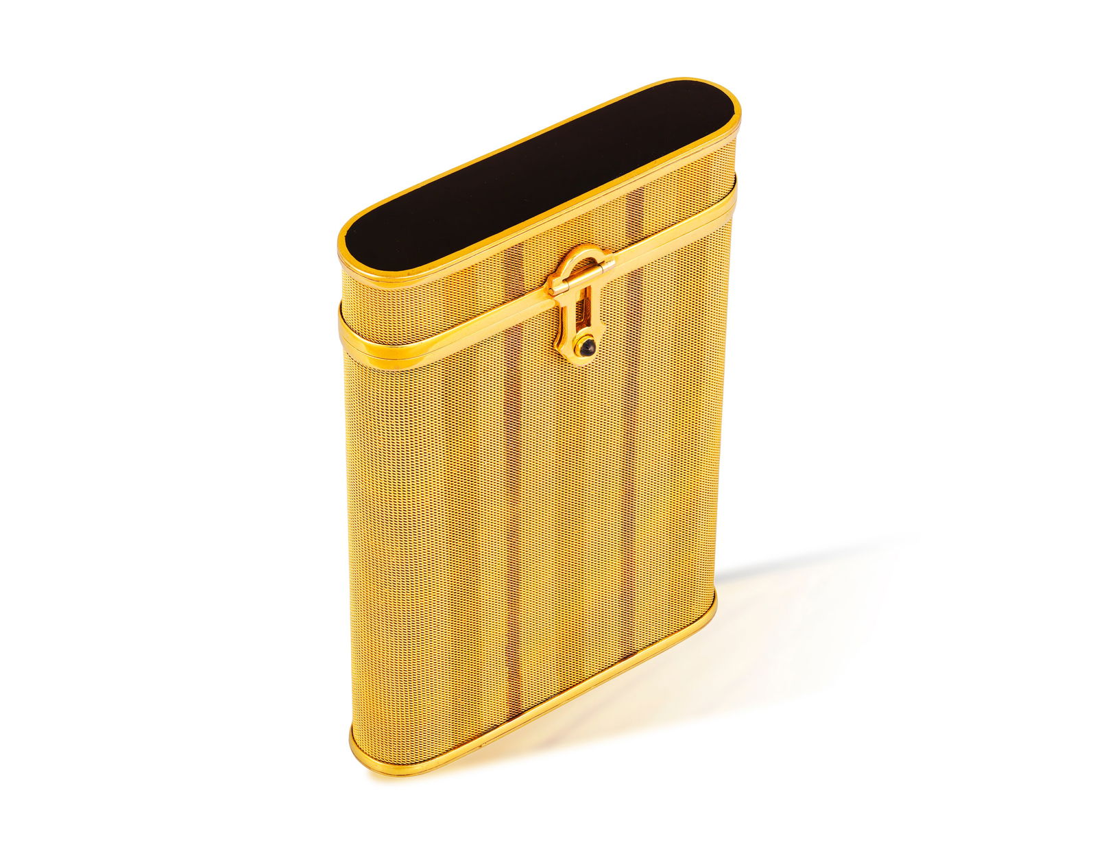 AN ART DECO ONYX AND SAPPHIRE CIGARETTE GOLD CASE, 1927 () * of mesh-link tri-coloured gold design * (1 of 4)