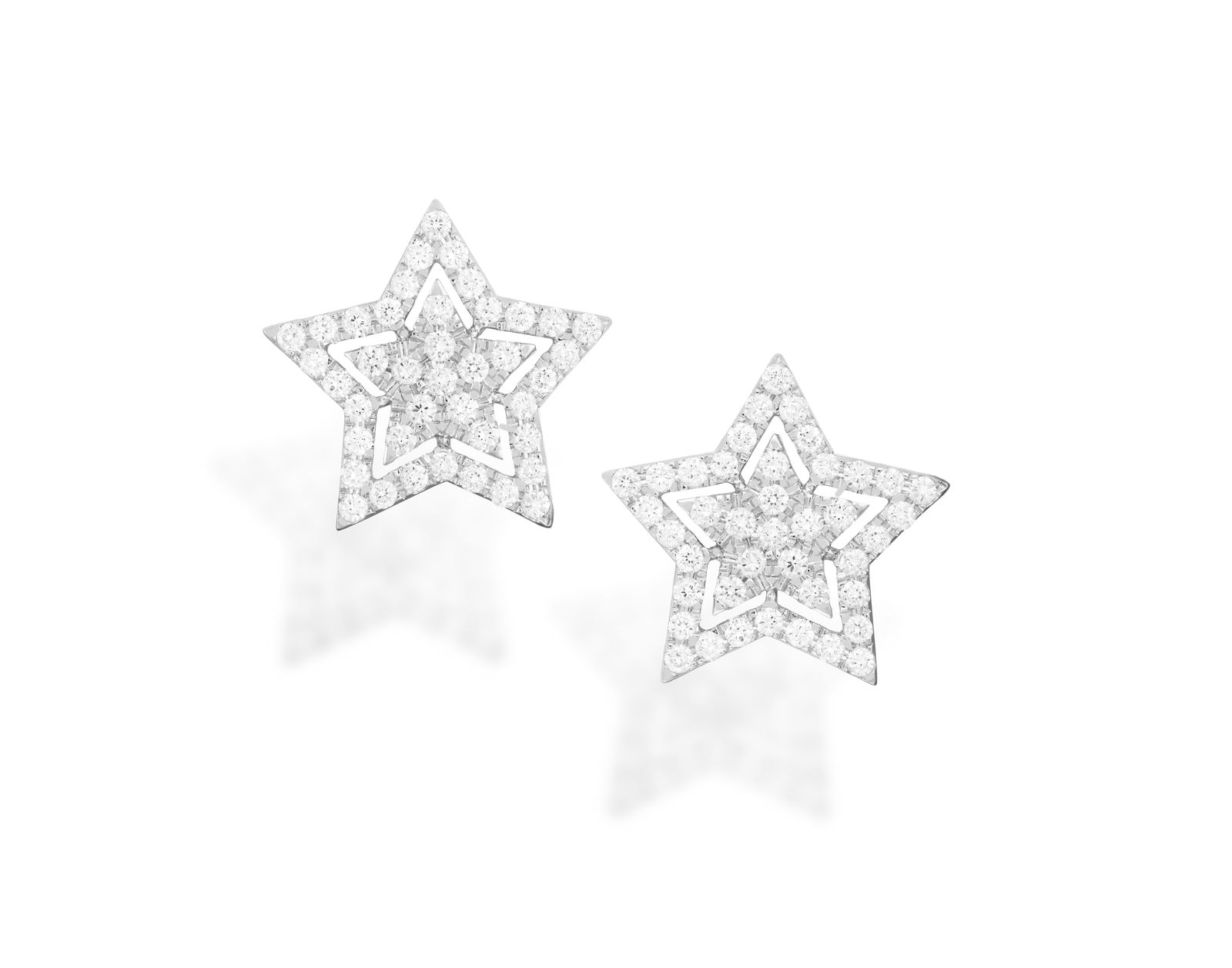 A PAIR OF DIAMOND STAR EARRINGS * brilliant-cut diamonds * mounted in 18K gold * length 1.2cm (1 of 2)