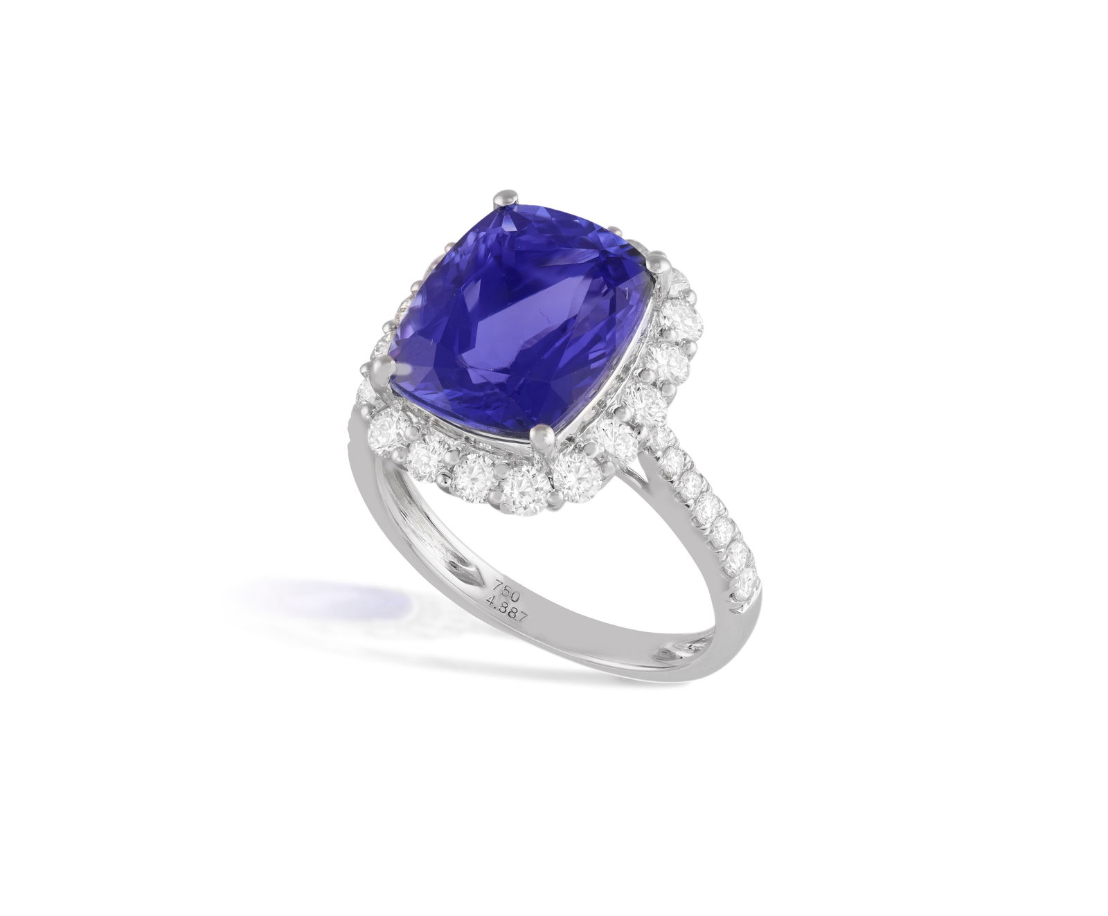 A TANZANITE AND DIAMOND RING * one cushion-shaped tanzanite, approx. 5.00cts * brilliant-cut (1 of 4)