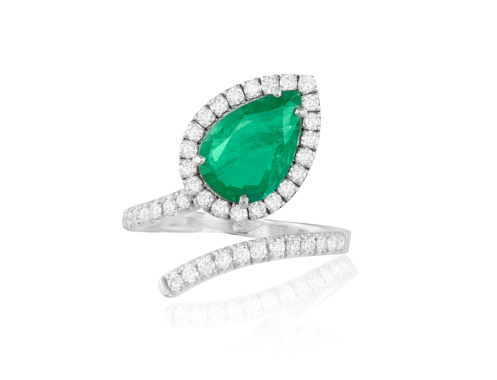 AN EMERALD AND DIAMOND DRESS RING * one pear-shaped emerald, approx. 2.00cts * brilliant-cut (1 of 4)