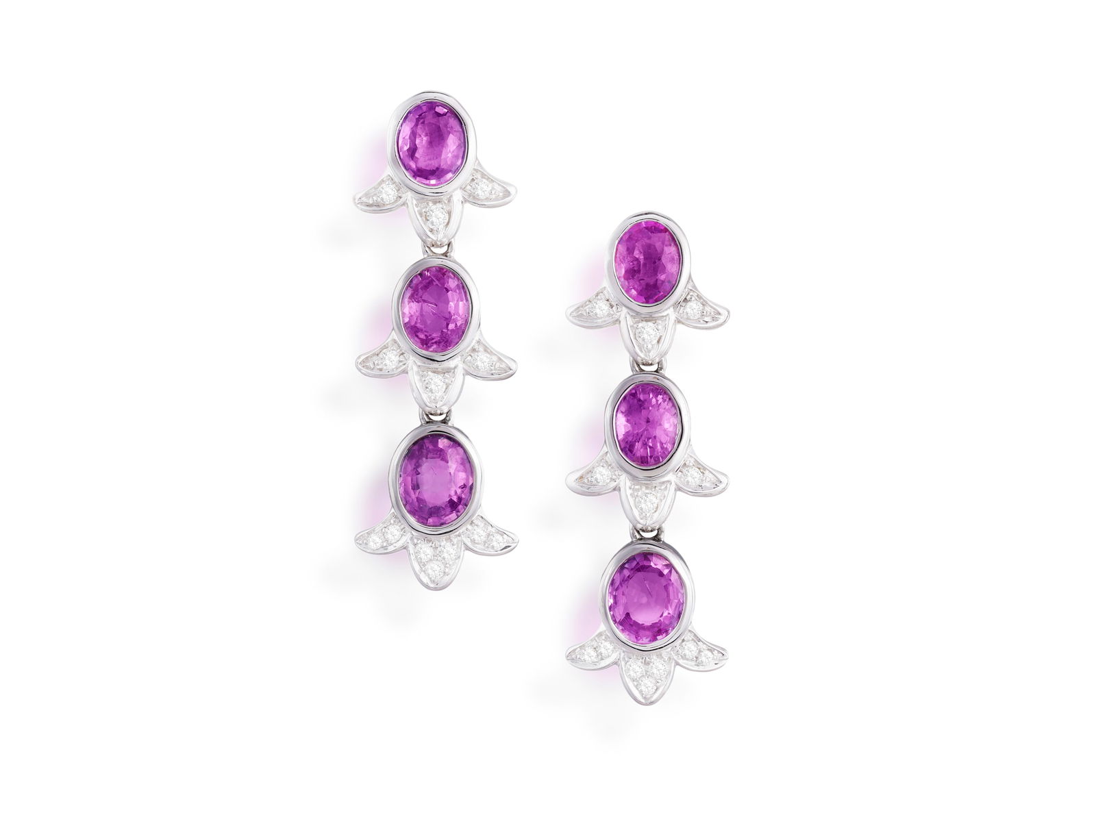 A PAIR OF SAPPHIRE AND DIAMOND PENDENT EARRINGS * six oval-shaped pink sapphires, approx. 1.80cts (1 of 2)