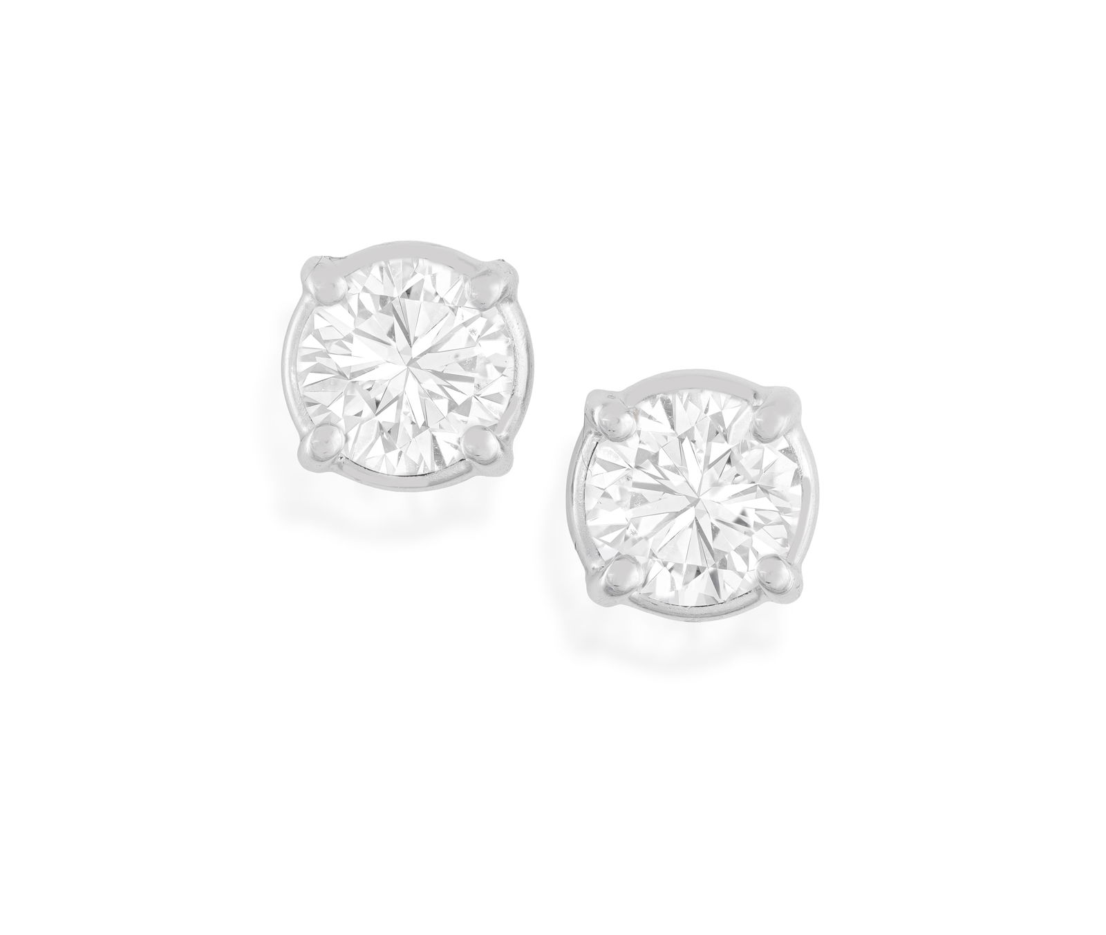 A PAIR OF DIAMOND EARSTUDS * two brilliant-cut diamonds, approx. 1.00ct total * mounted in 18K gold (1 of 2)
