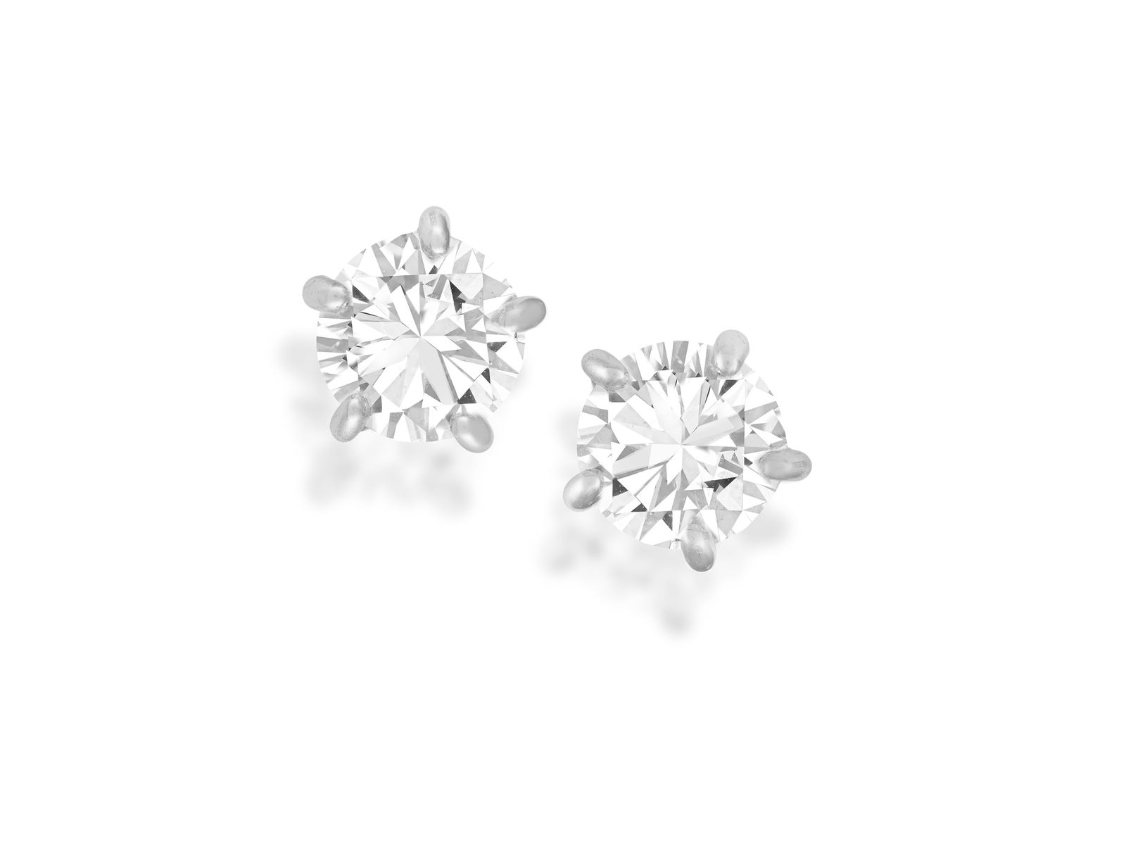 A PAIR OF DIAMOND EARSTUDS * two brilliant-cut diamonds, approx. 1.50cts total * mounted in 18K gold (1 of 2)