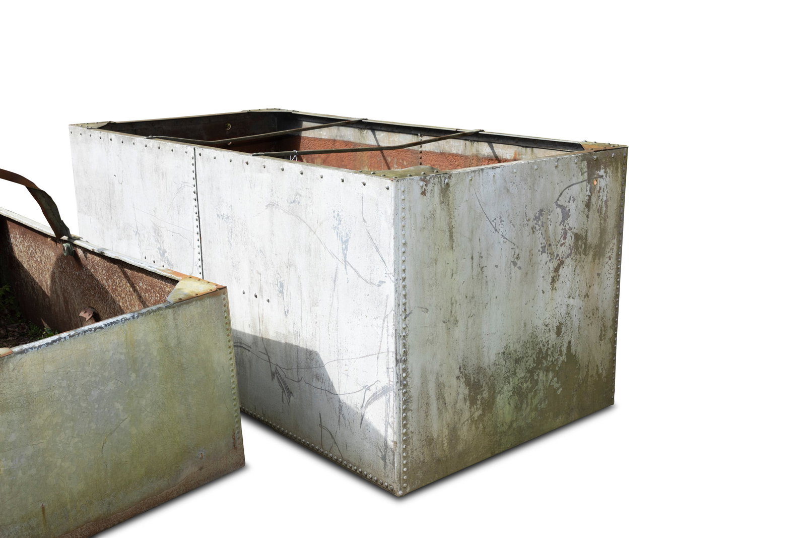 A LARGE GALVANISED ZINC TANK / PLANTER, Of riveted construction, with drainage hole to base. (1 of 3)