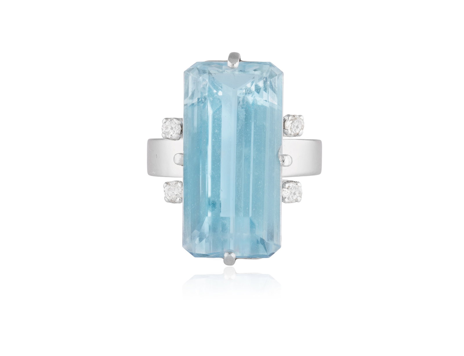AN AQUAMARINE AND DIAMOND DRESS RING • Rectangular-shaped aquamarine, approx. 10.00cts • (1 of 3)