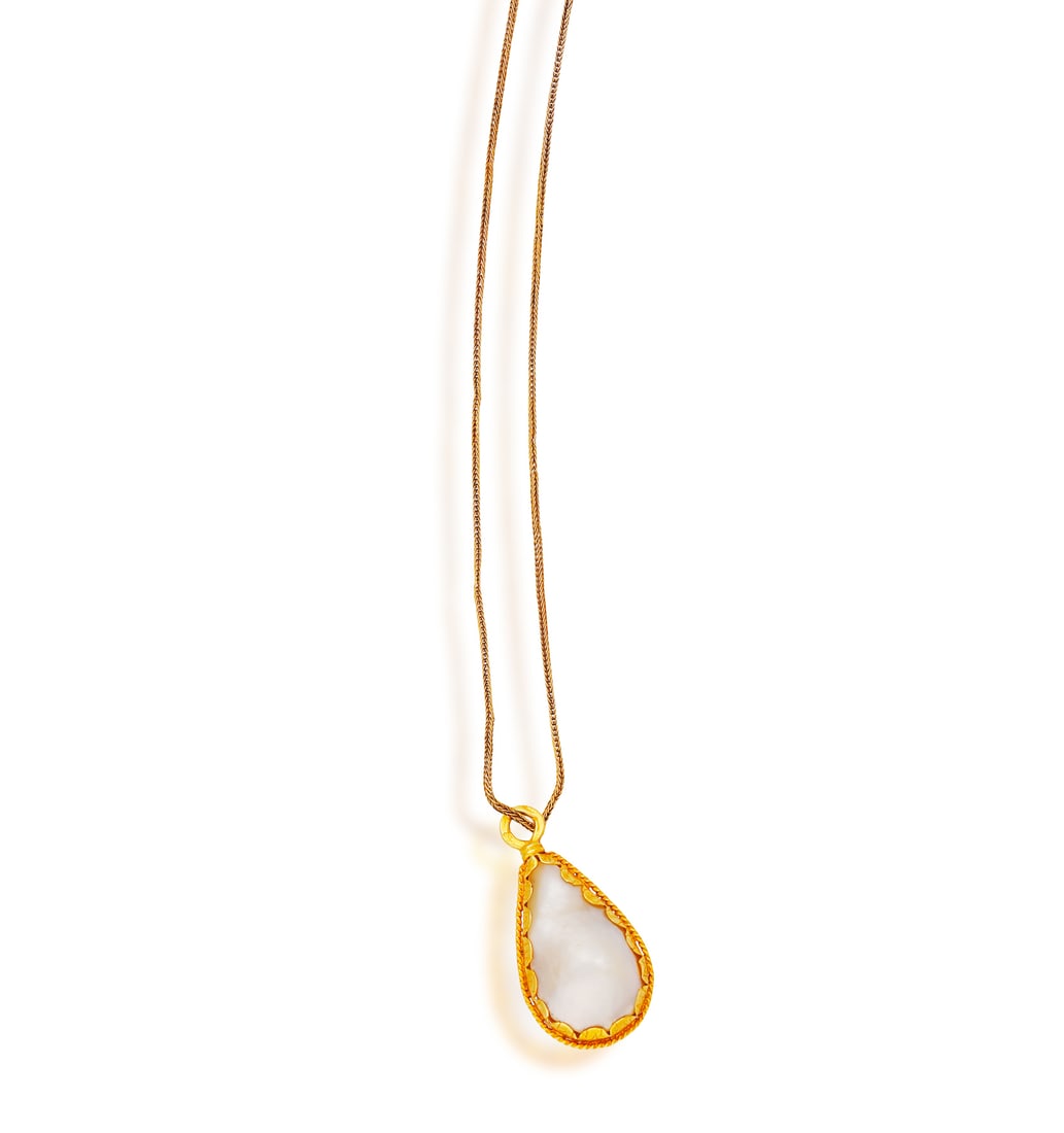 A CULTURED PEARL PENDANT ON CHAIN • Baroque cultured pearl • fine foxtail-link chain  (1 of 2)