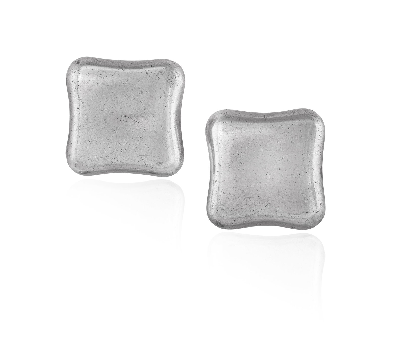 ANGELA CUMMINGS: A PAIR OF SILVER EARCLIPS, 1984 • Two concave square plaques • in (1 of 3)