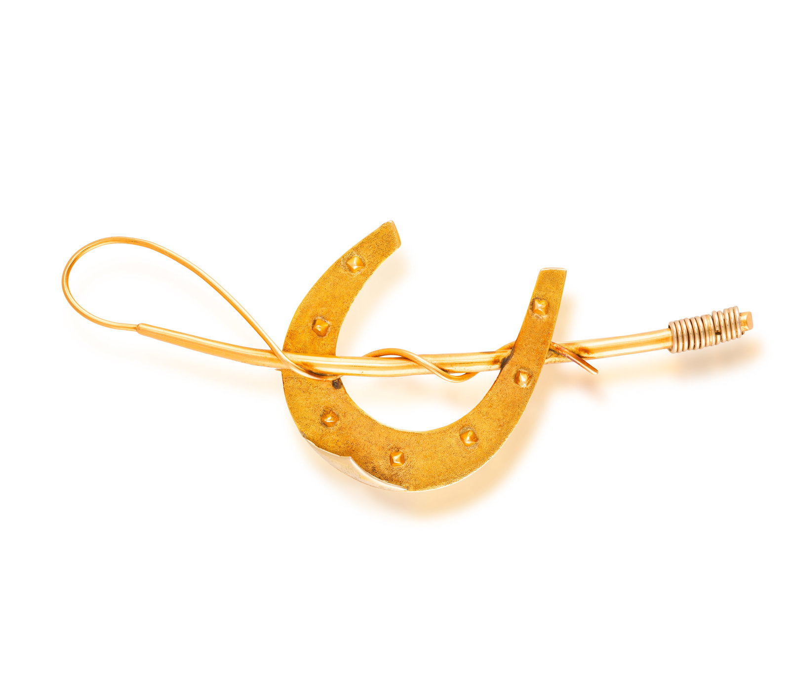 A GOLD HORSESHOE BROOCH, CIRCA 1955 • Designed as a horseshoe and riding crop • in 18K g (1 of 2)