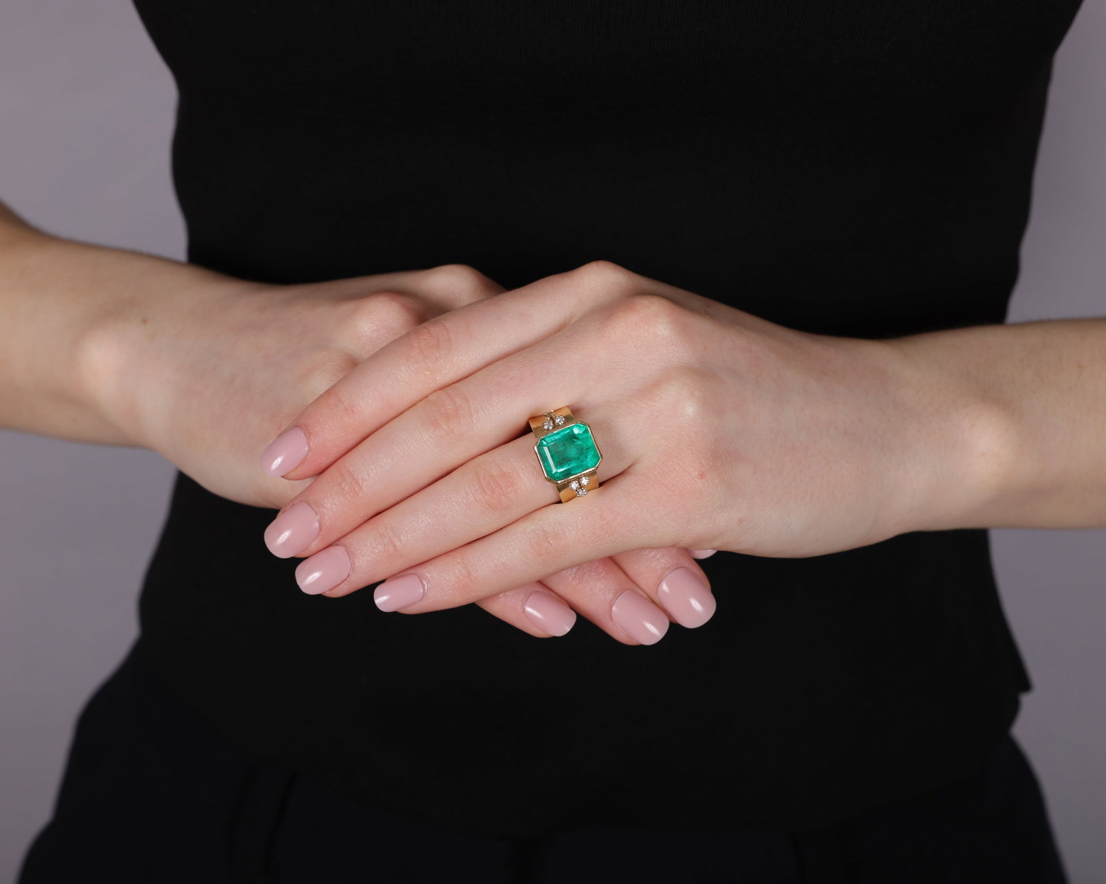 AN EMERALD AND DIAMOND RING • Rectangular-shaped emerald, approx. 5.50cts • - 3