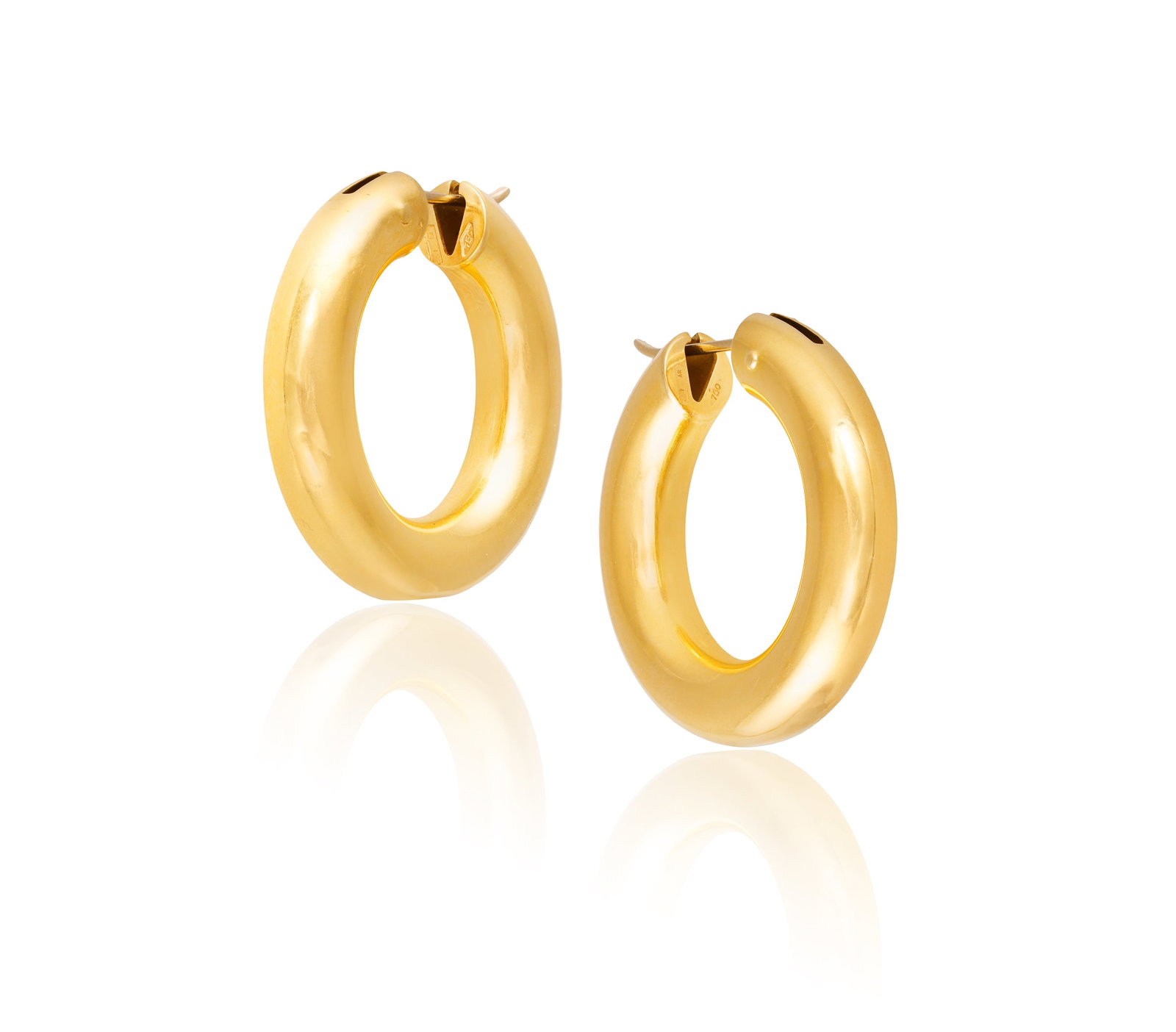 A PAIR OF GOLD HOOP EARRINGS • In 18K gold • Italian registry mark • length 3cm (1 of 2)