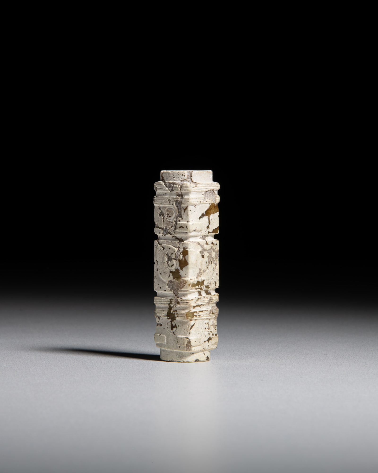 A CELADON OPAQUE JADE RITUAL MASK-DECORATED CONG 新石器时期 良 (1 of 6)