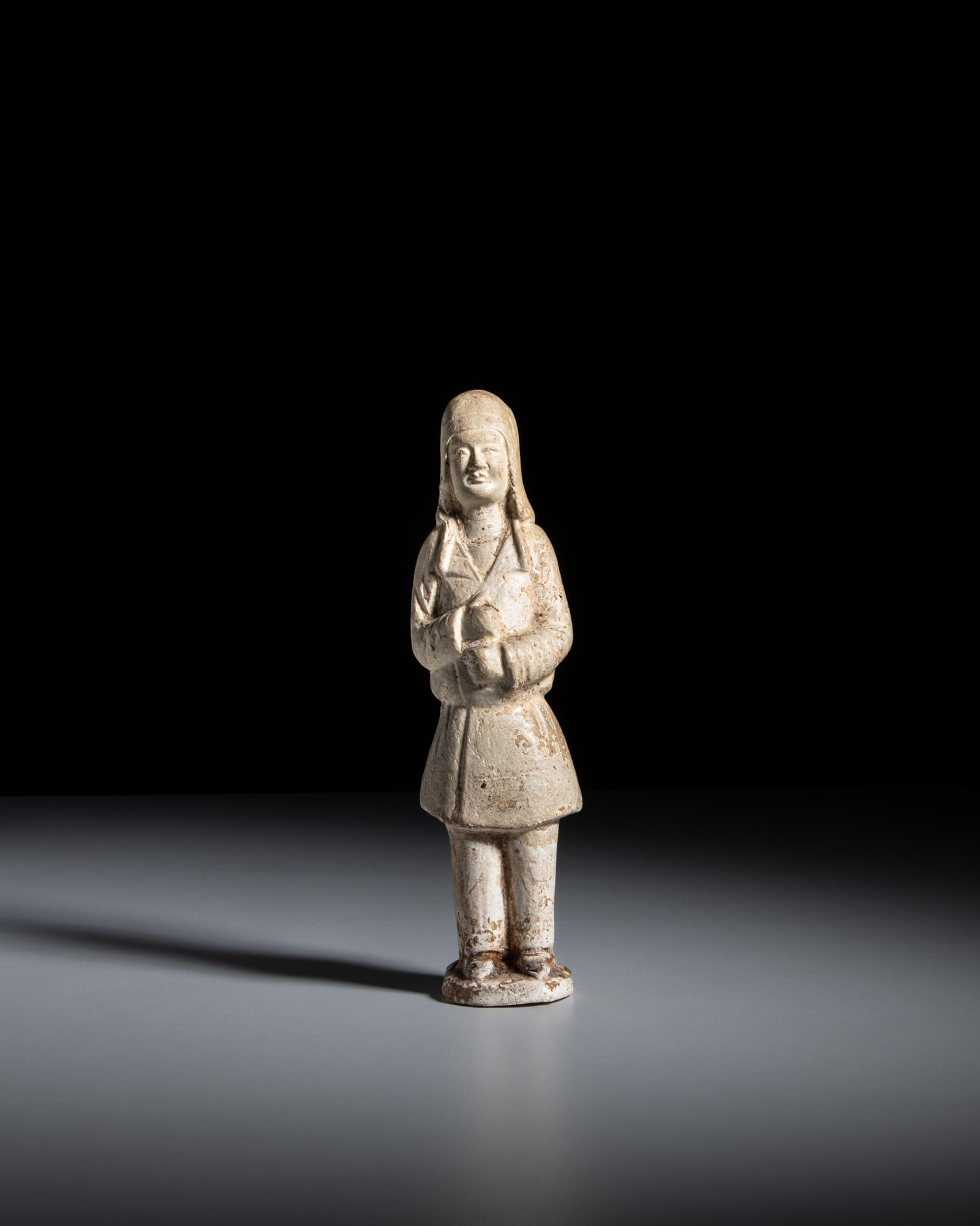 A POTTERY STANDING GUARDIAN FIGURE 隋代 武士陶俑 China, Sui: A POTTERY STANDING GUARDIAN FIGURE 隋代 武士陶俑 China, Sui dynasty (581–618) H.19.6cm Provenance: A Paris art instructor’s collection, acquired form Th