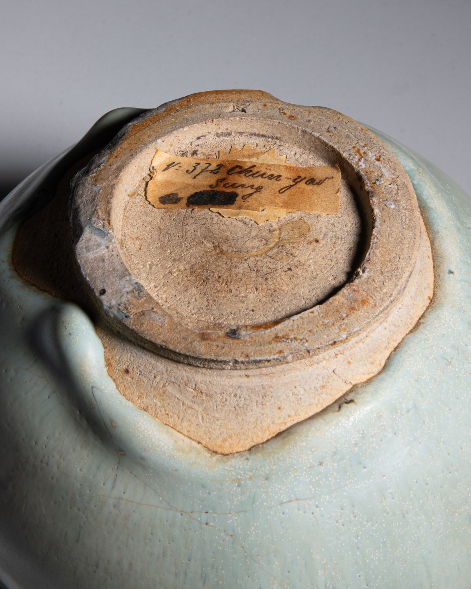 A JUN TWIN-HANDLED JAR 金-元 钧窑天青釉双耳 - 2